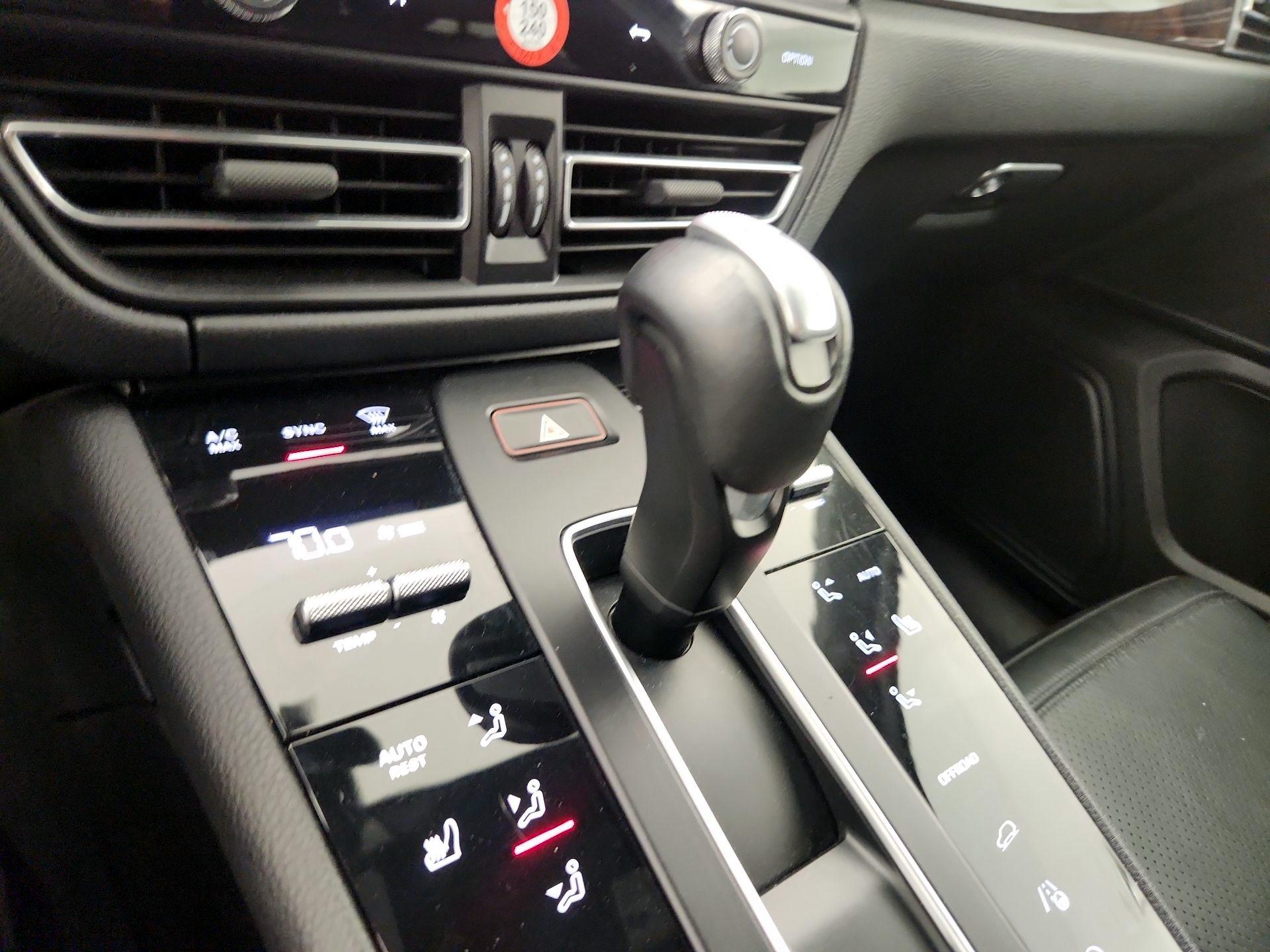 Thumbnail: 2023 Porsche Macan - 16