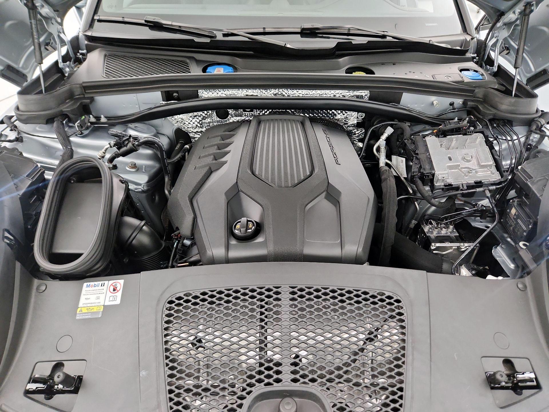 Thumbnail: 2023 Porsche Macan - 20