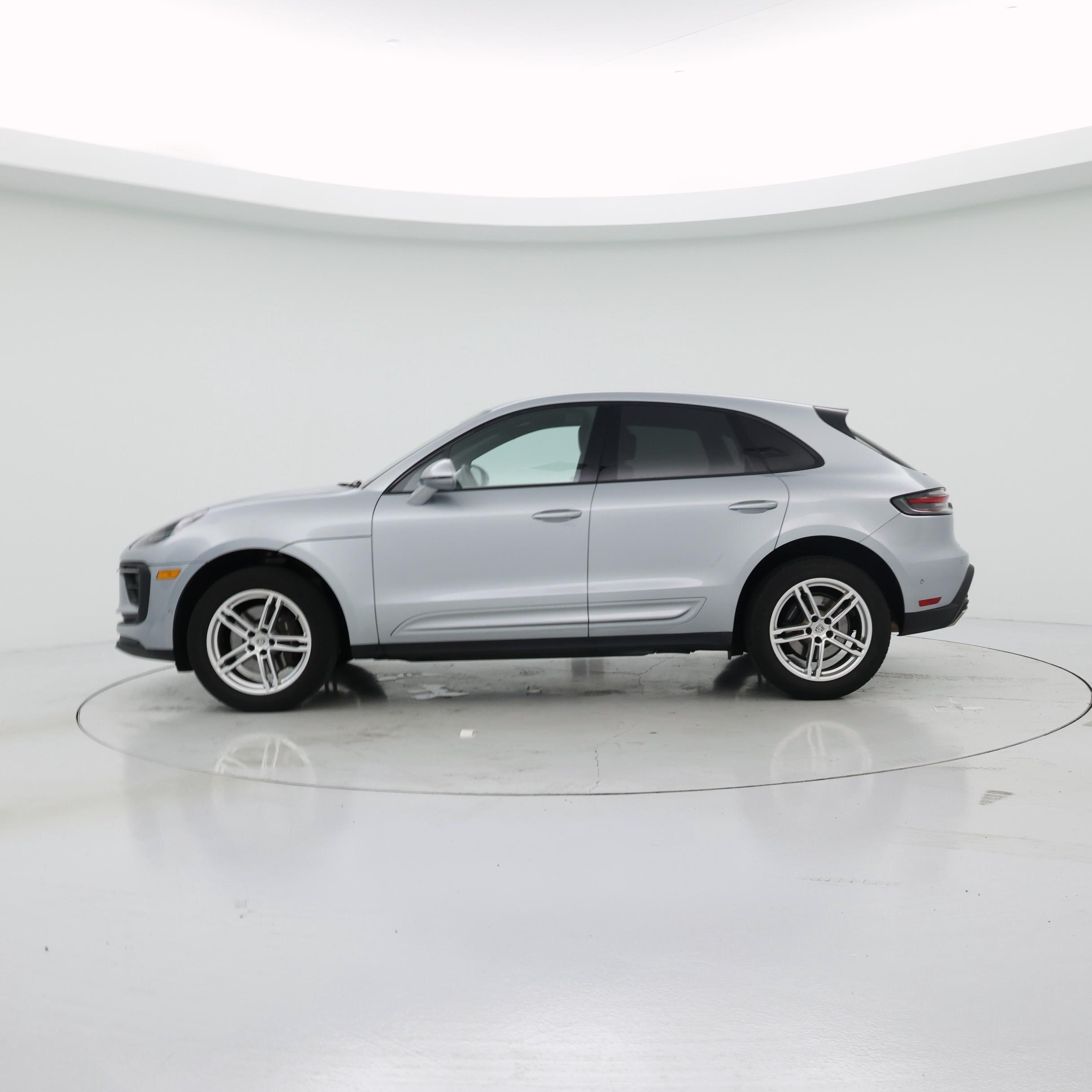 Thumbnail: 2023 Porsche Macan - 3