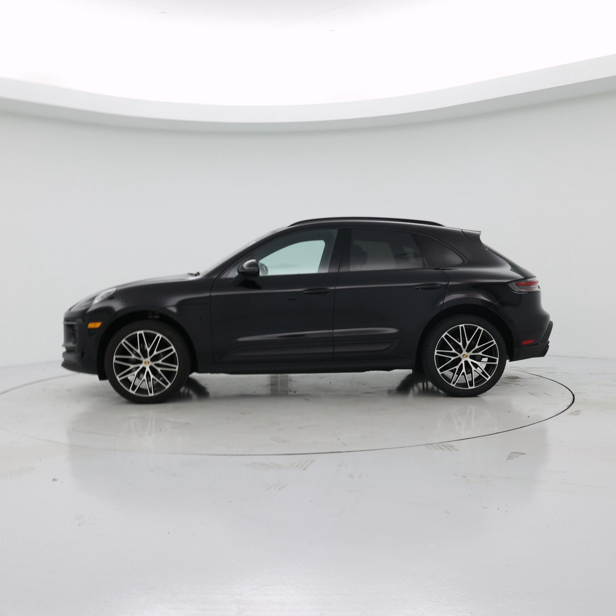 Thumbnail: 2023 Porsche Macan - 3