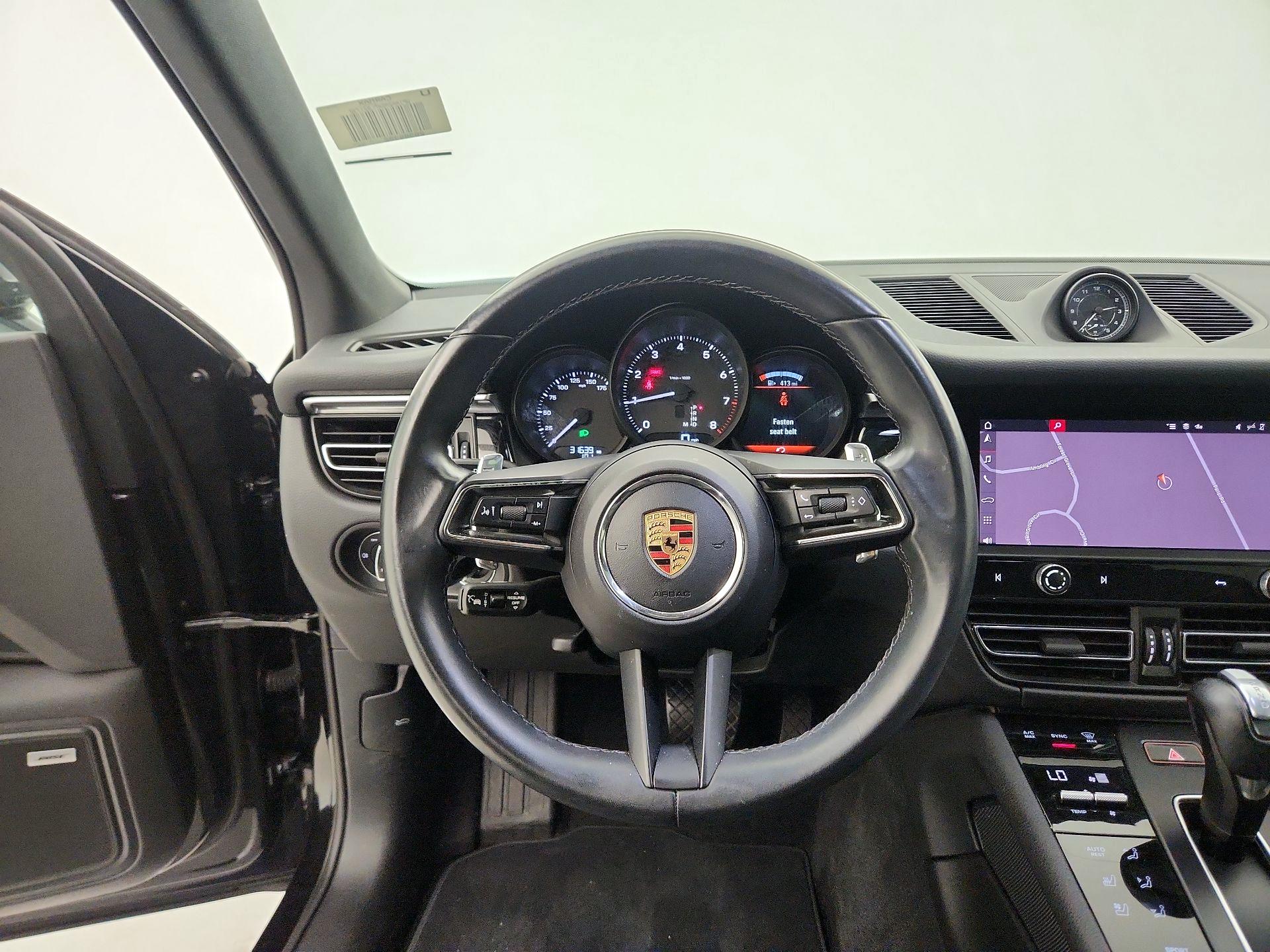 Thumbnail: 2023 Porsche Macan - 10