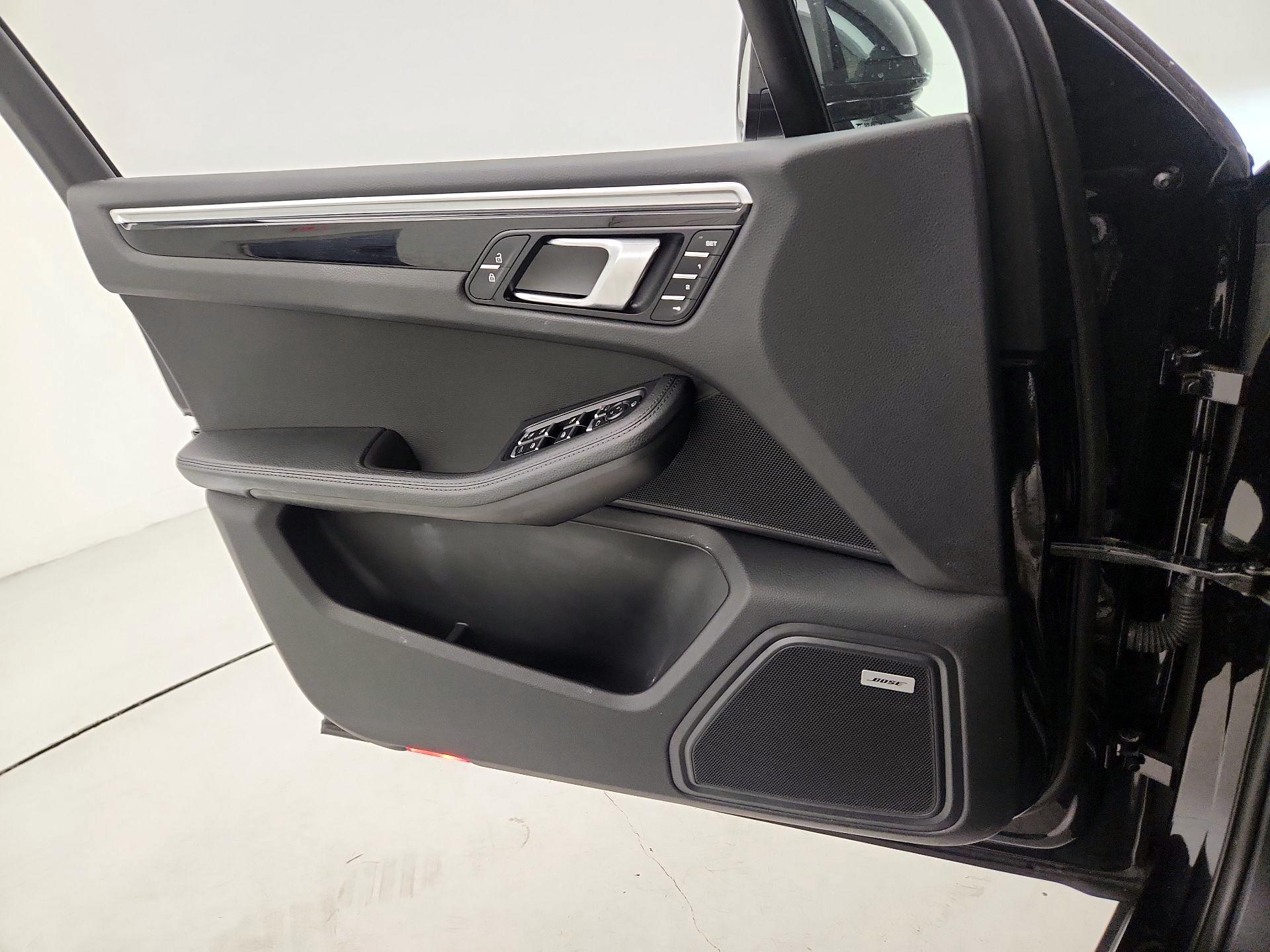 Thumbnail: 2023 Porsche Macan - 12