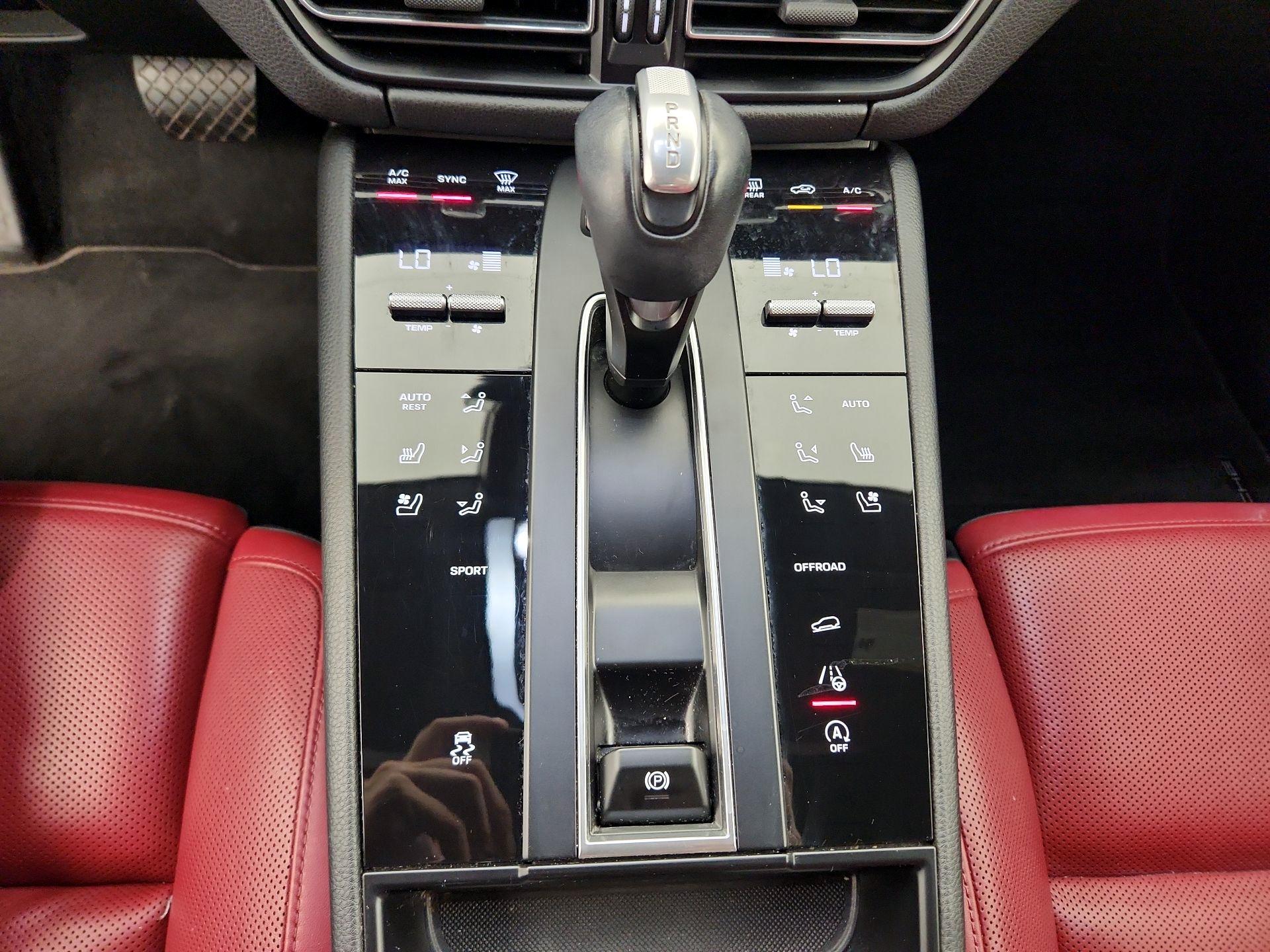 Thumbnail: 2023 Porsche Macan - 15