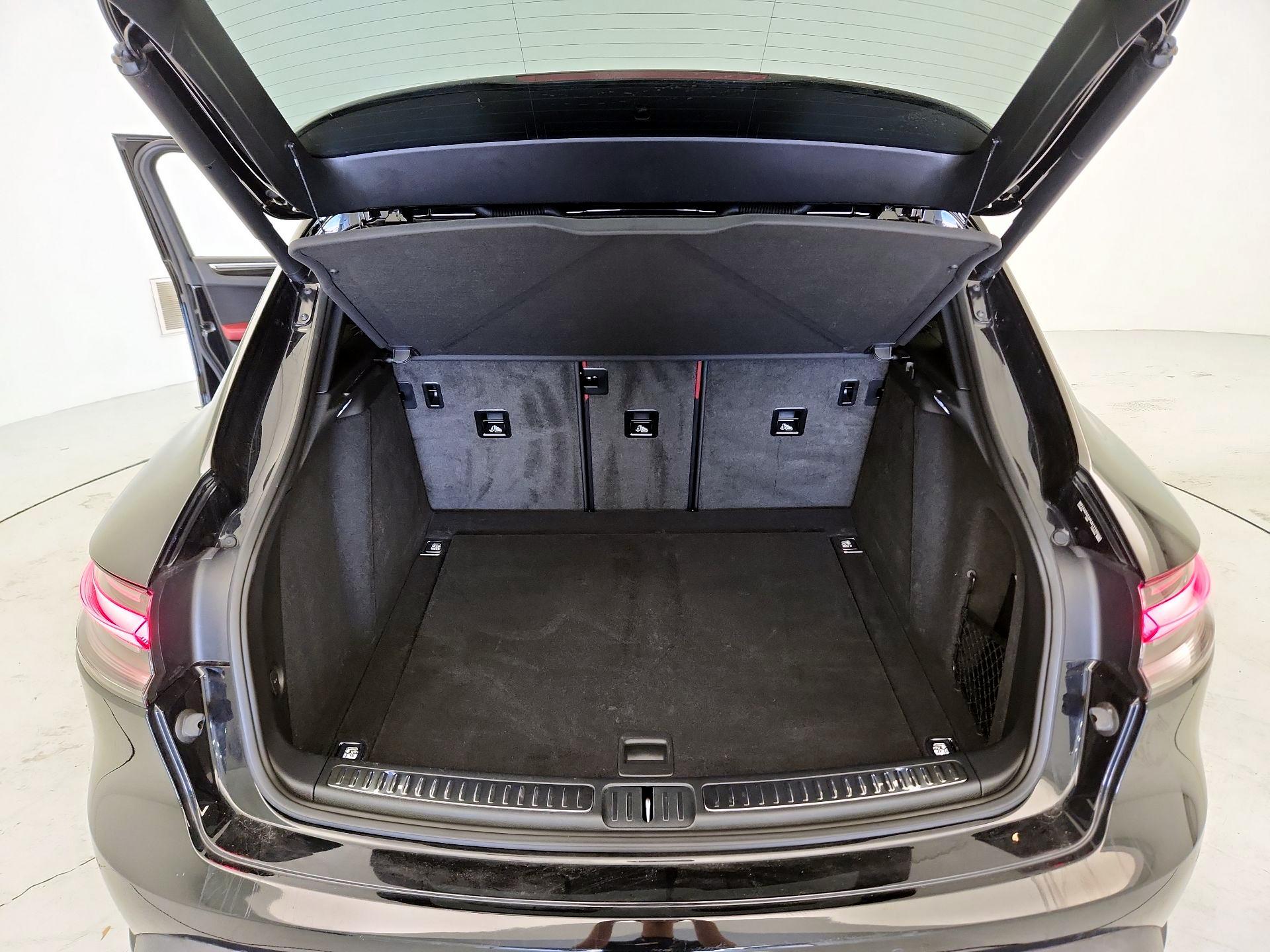 Thumbnail: 2023 Porsche Macan - 20