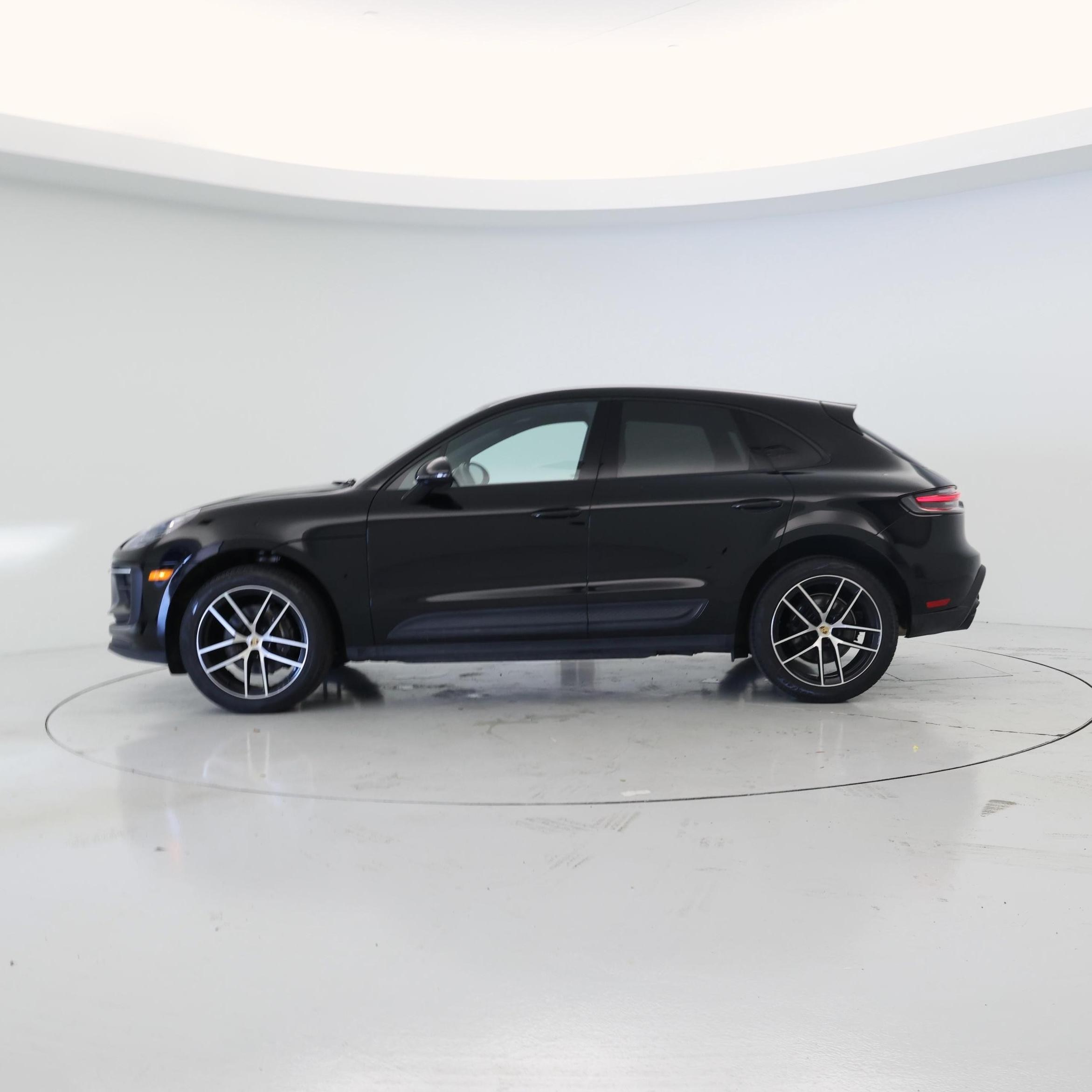 Thumbnail: 2023 Porsche Macan - 3
