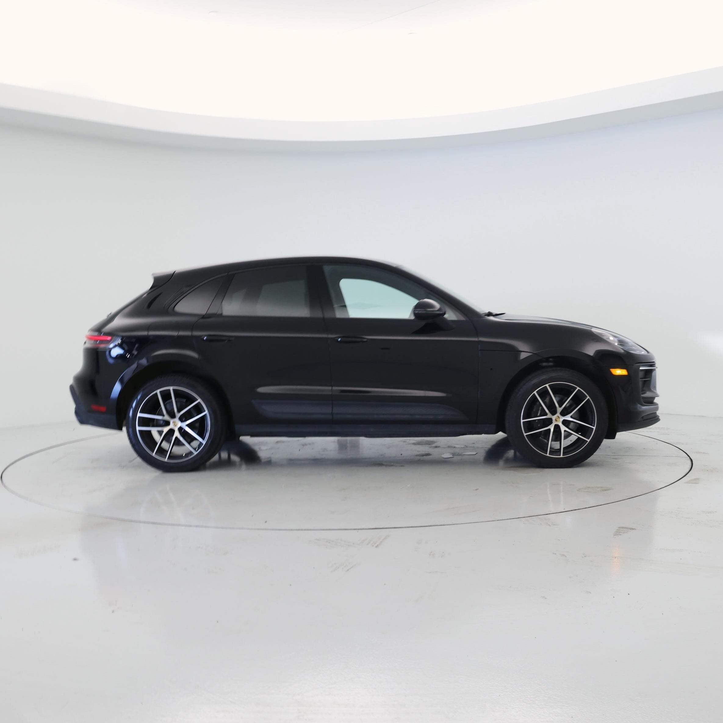 Thumbnail: 2023 Porsche Macan - 7