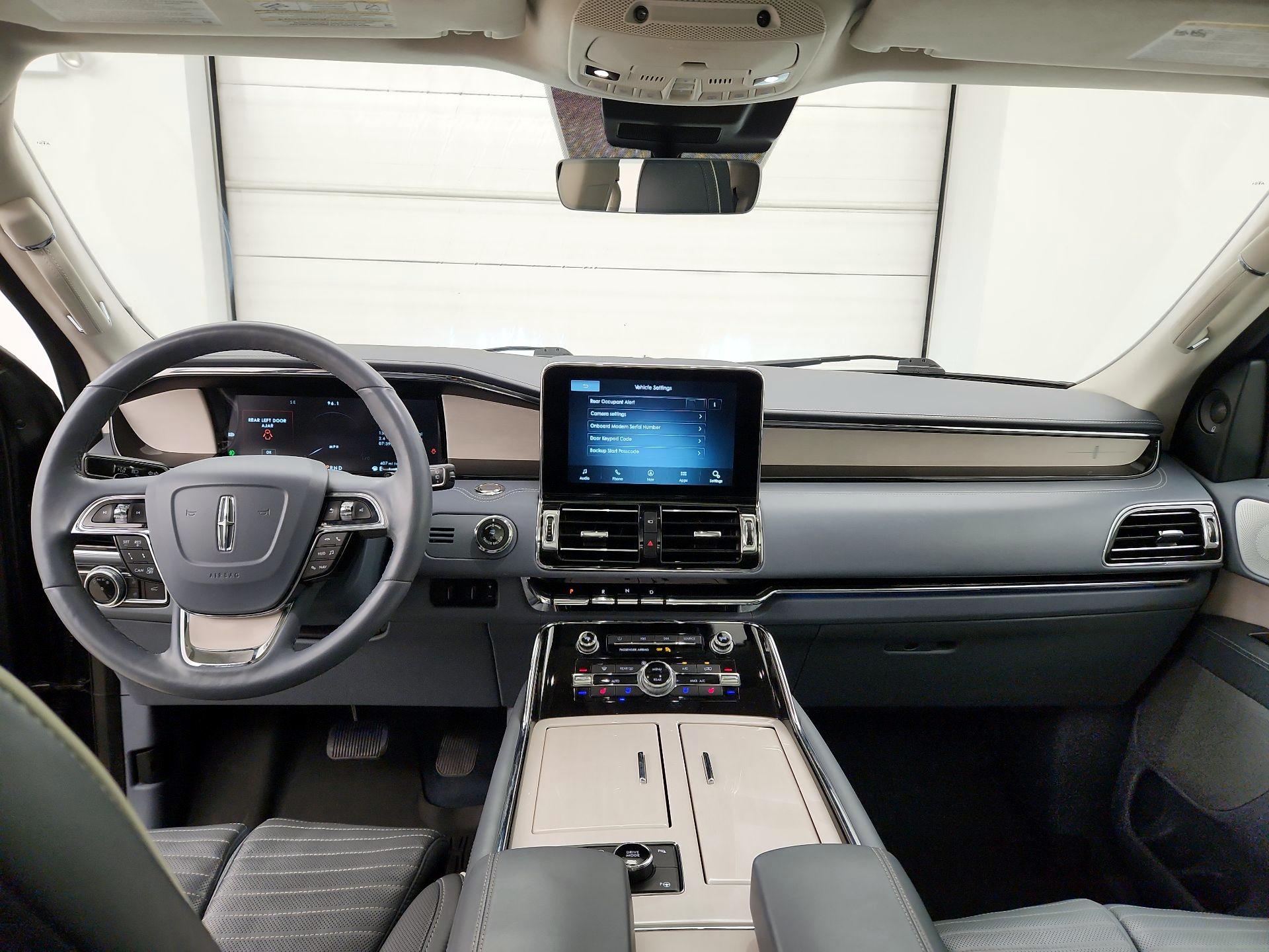 Thumbnail: 2021 Lincoln Navigator - 9