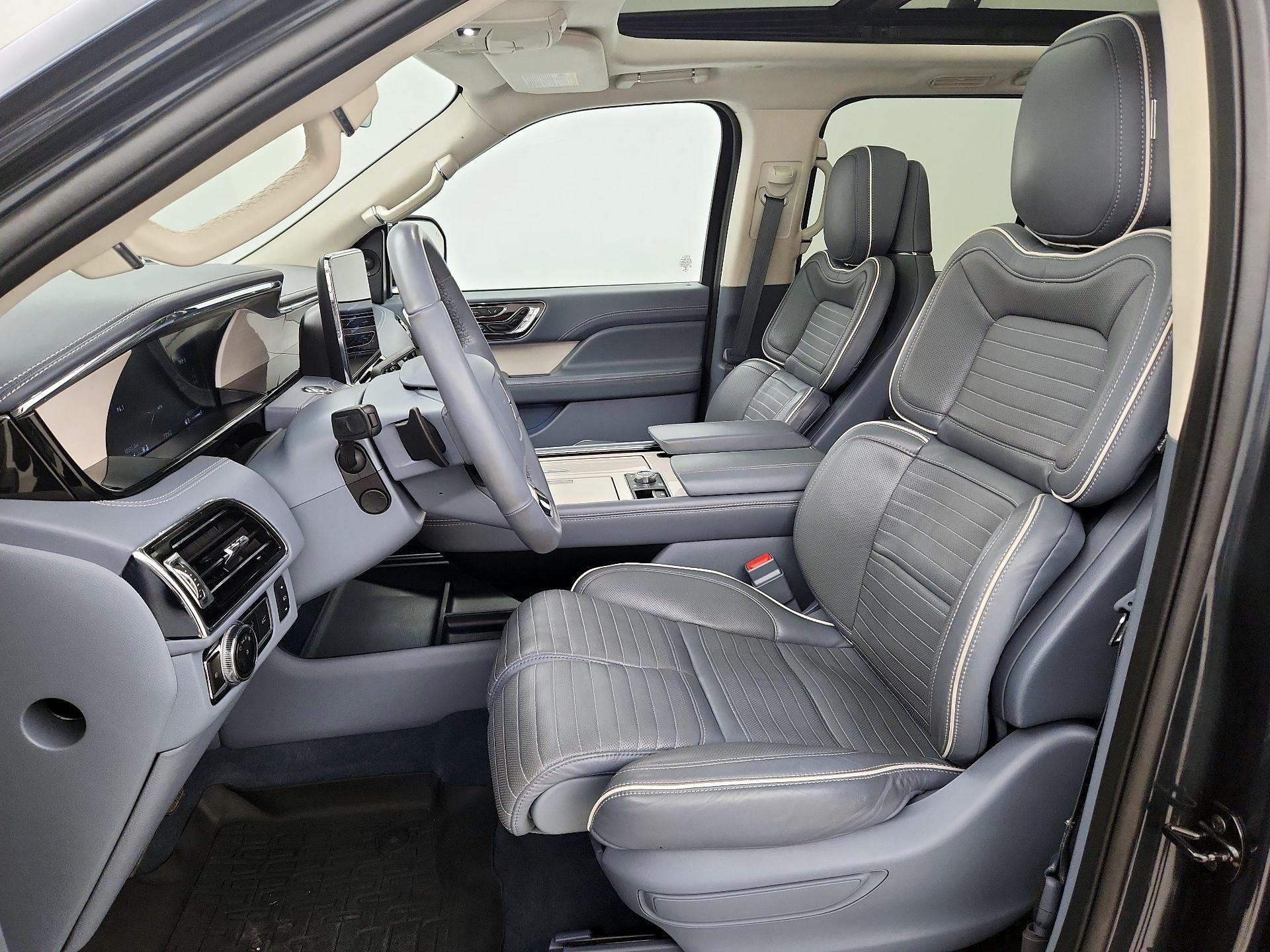 Thumbnail: 2021 Lincoln Navigator - 11