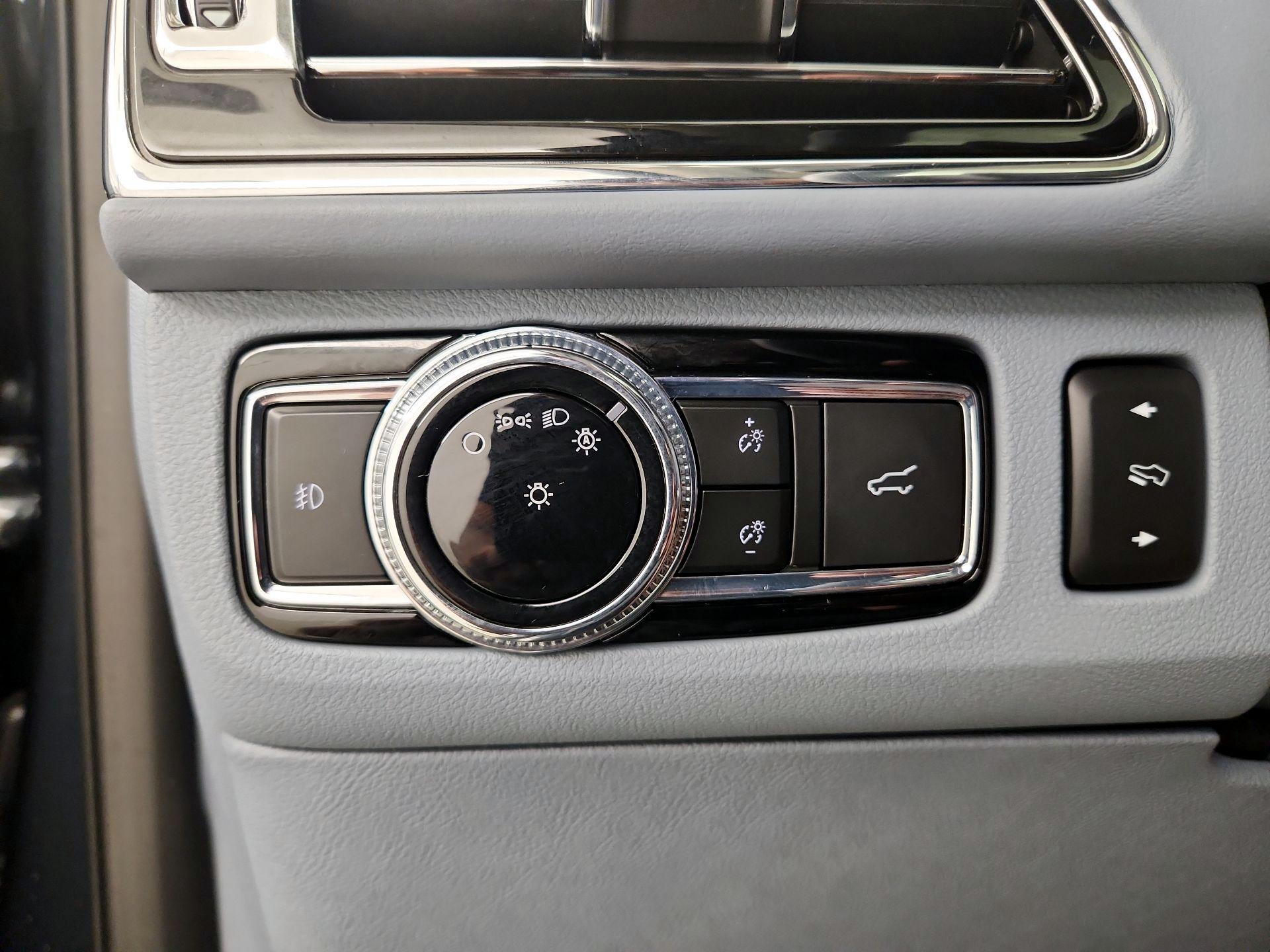 Thumbnail: 2021 Lincoln Navigator - 13
