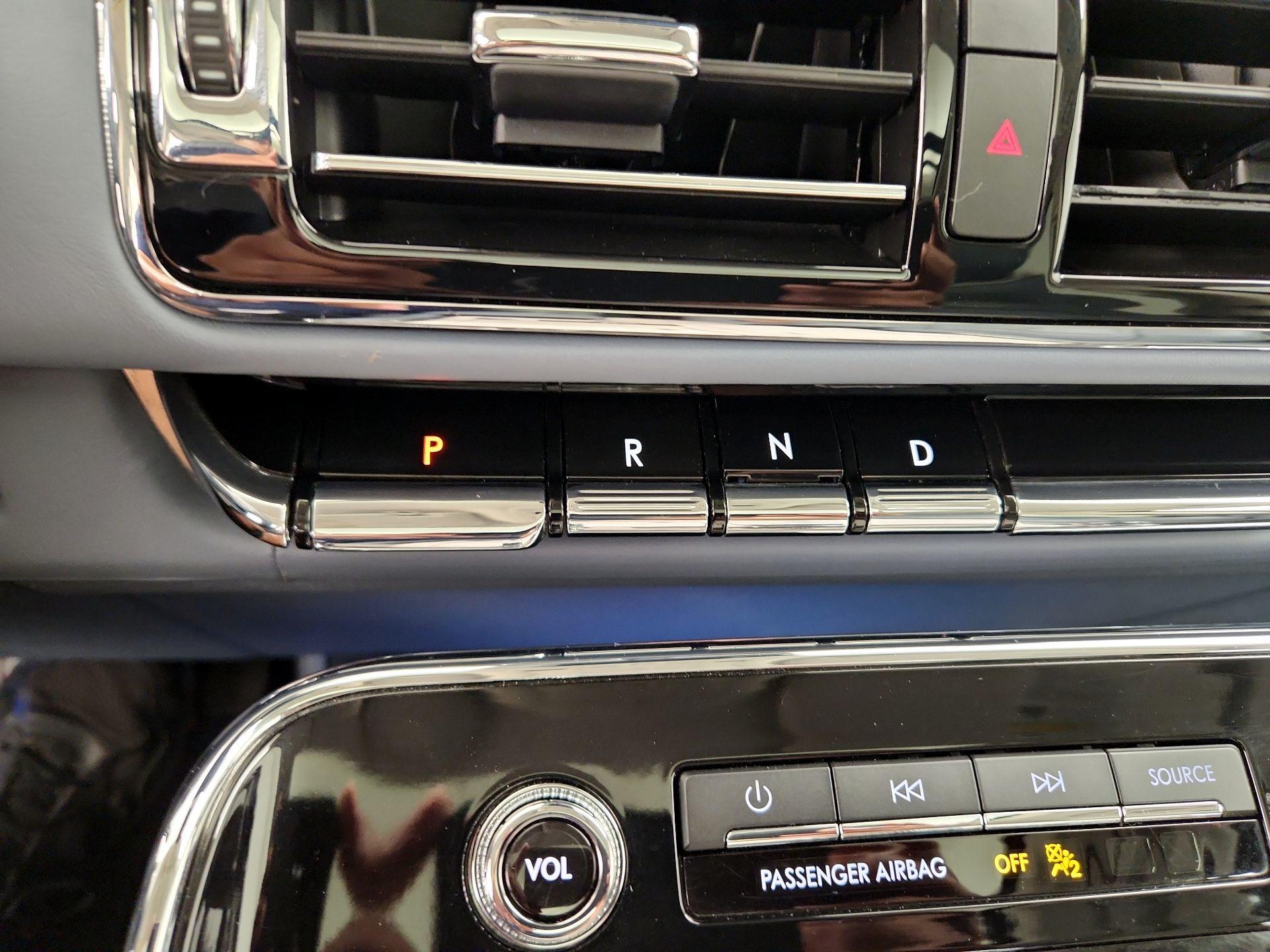 Thumbnail: 2021 Lincoln Navigator - 18