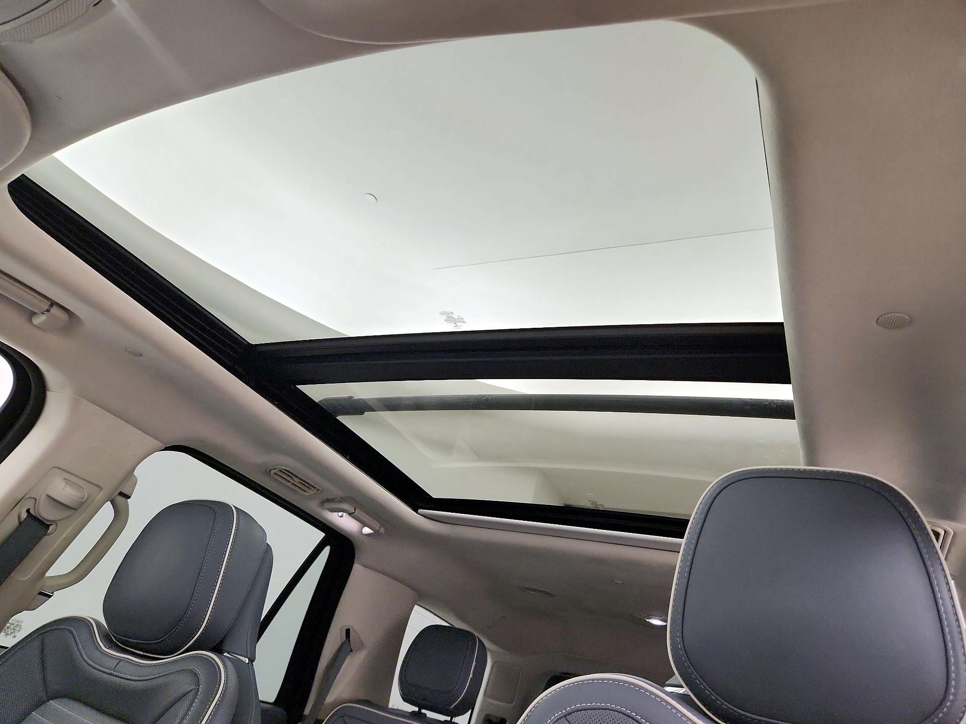 Thumbnail: 2021 Lincoln Navigator - 20