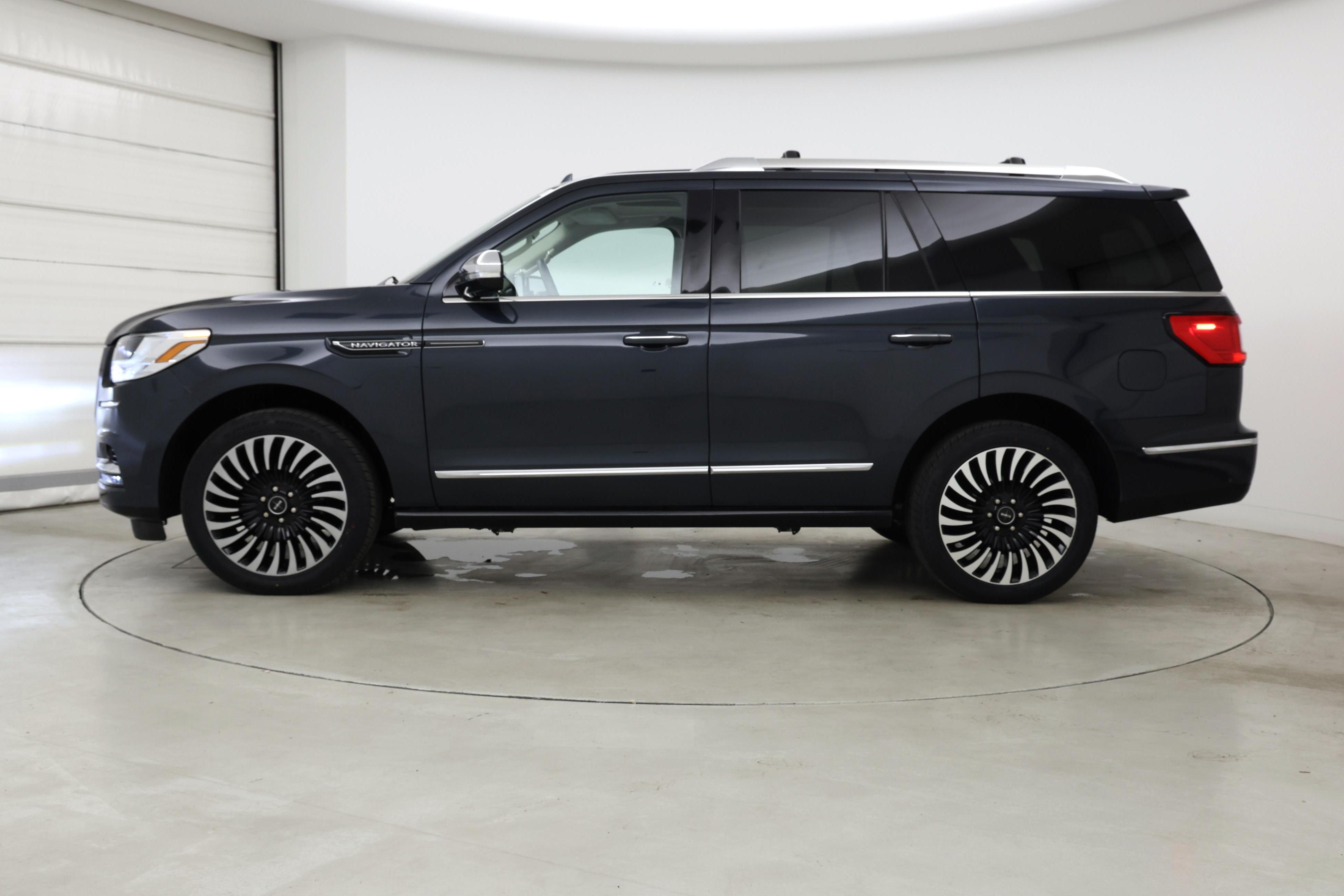 Thumbnail: 2021 Lincoln Navigator - 3