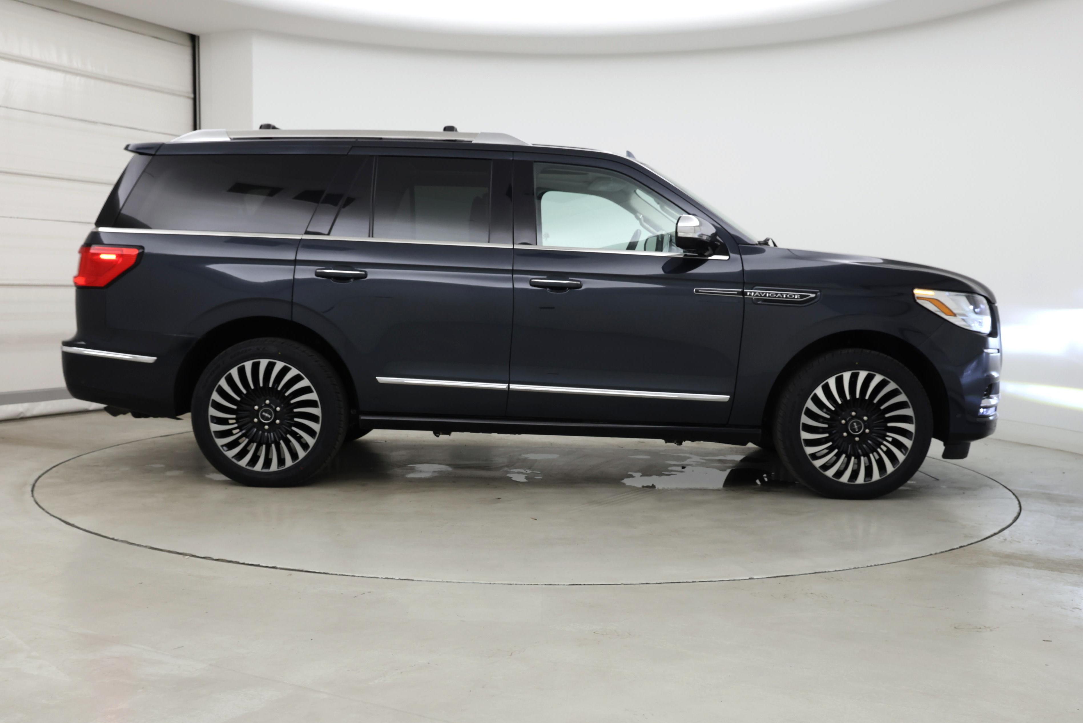Thumbnail: 2021 Lincoln Navigator - 7