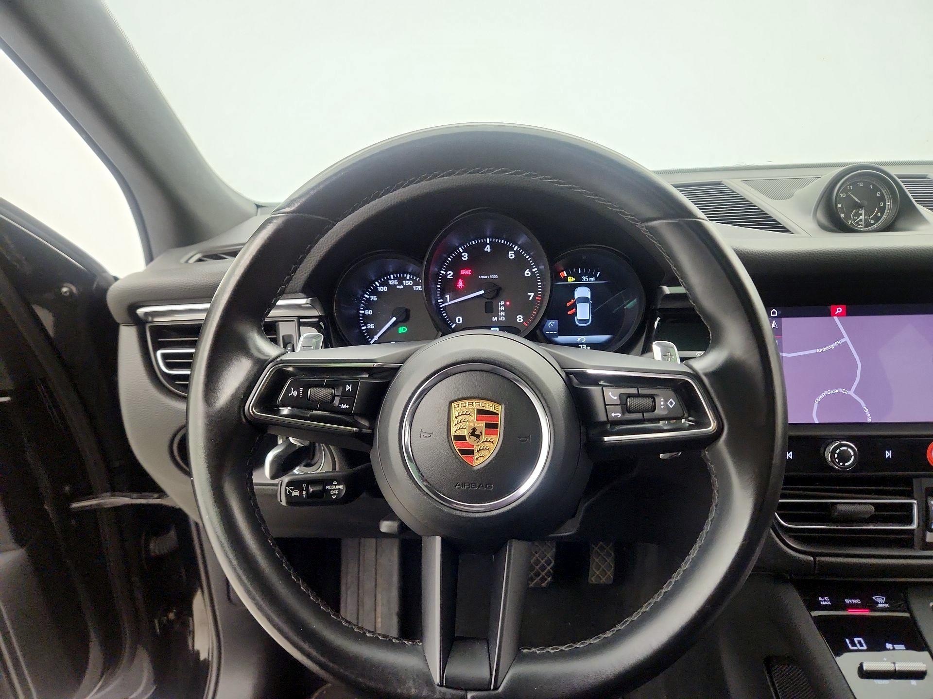 Thumbnail: 2023 Porsche Macan - 10