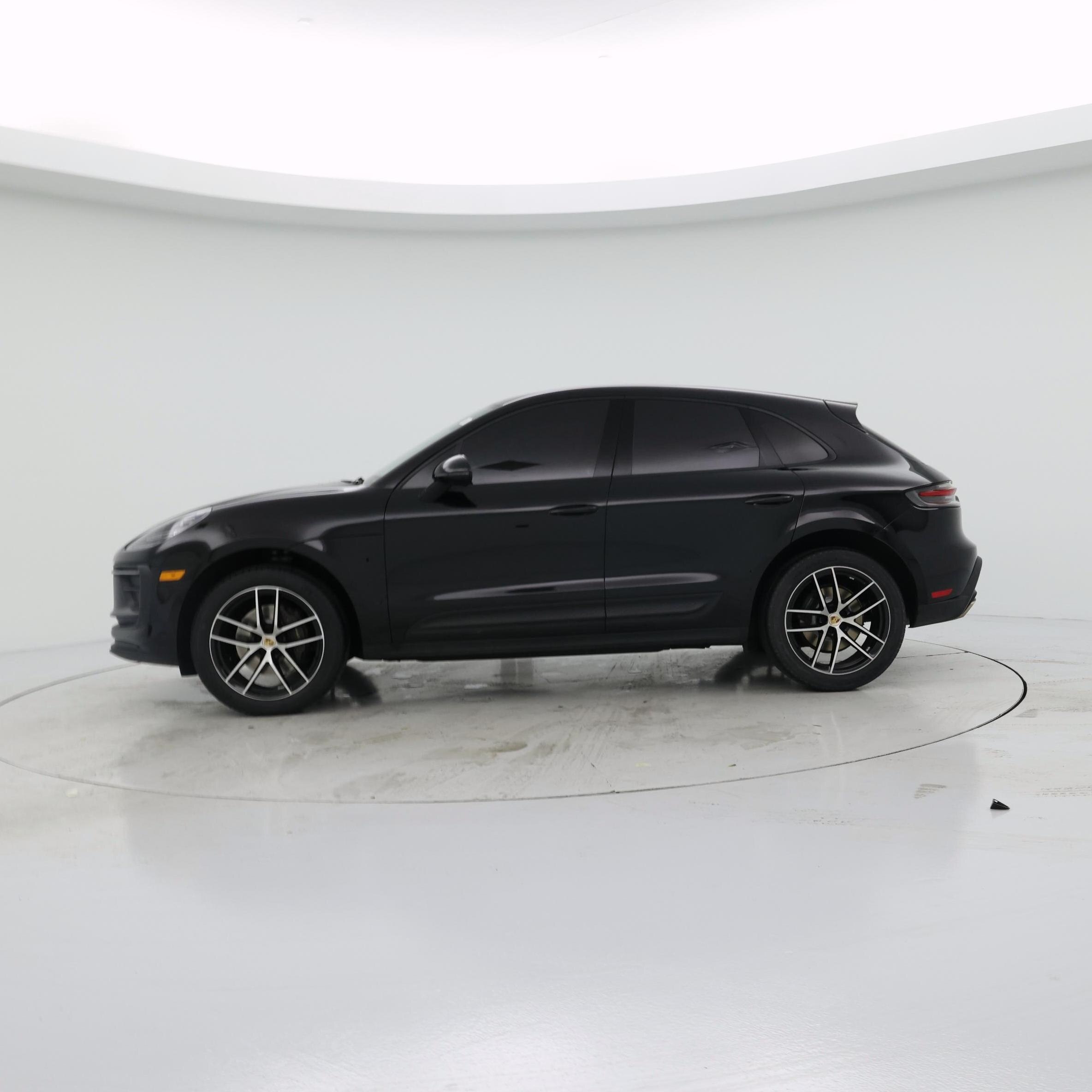 Thumbnail: 2023 Porsche Macan - 3