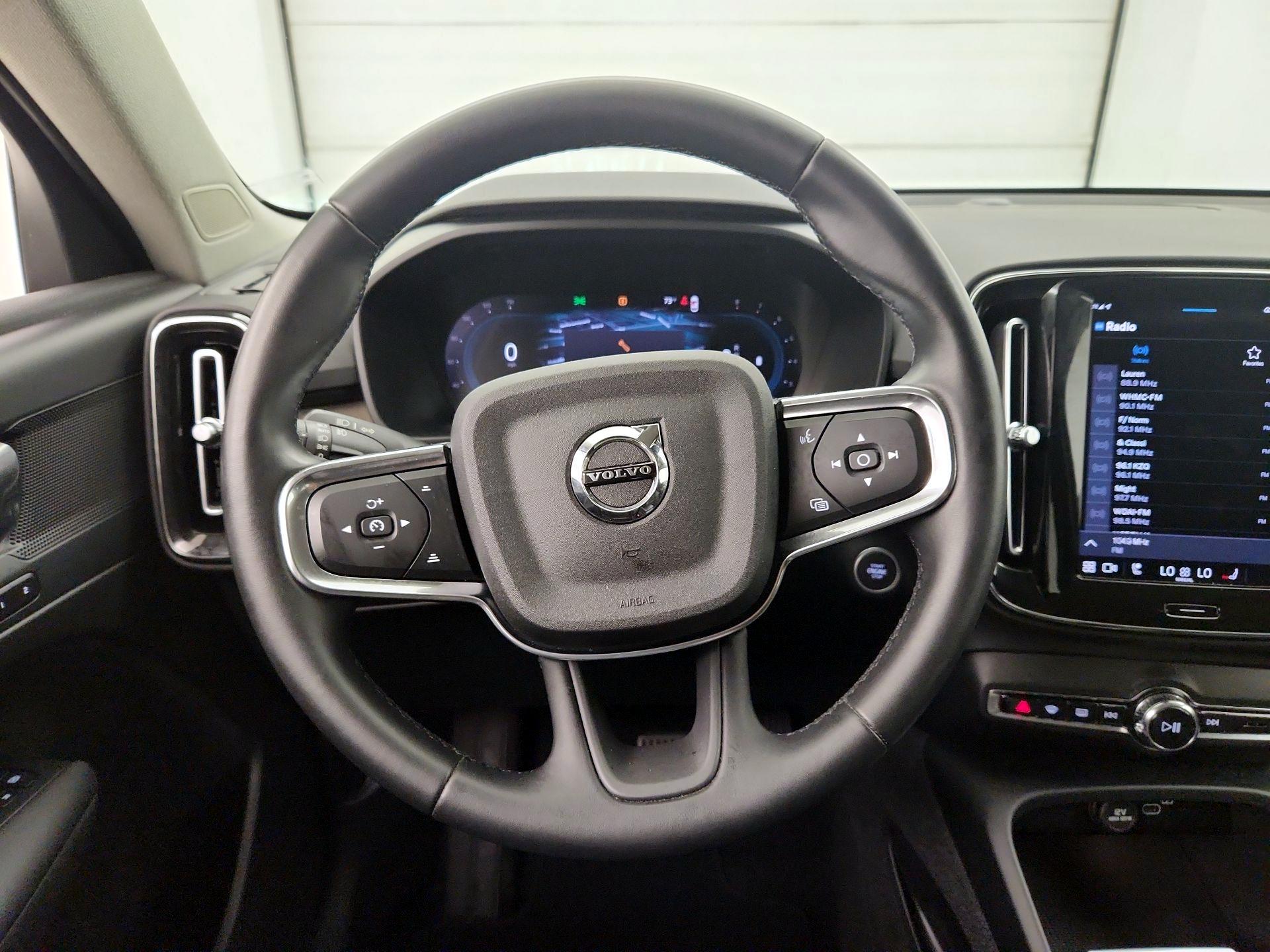 Thumbnail: 2023 Volvo XC40 - 10