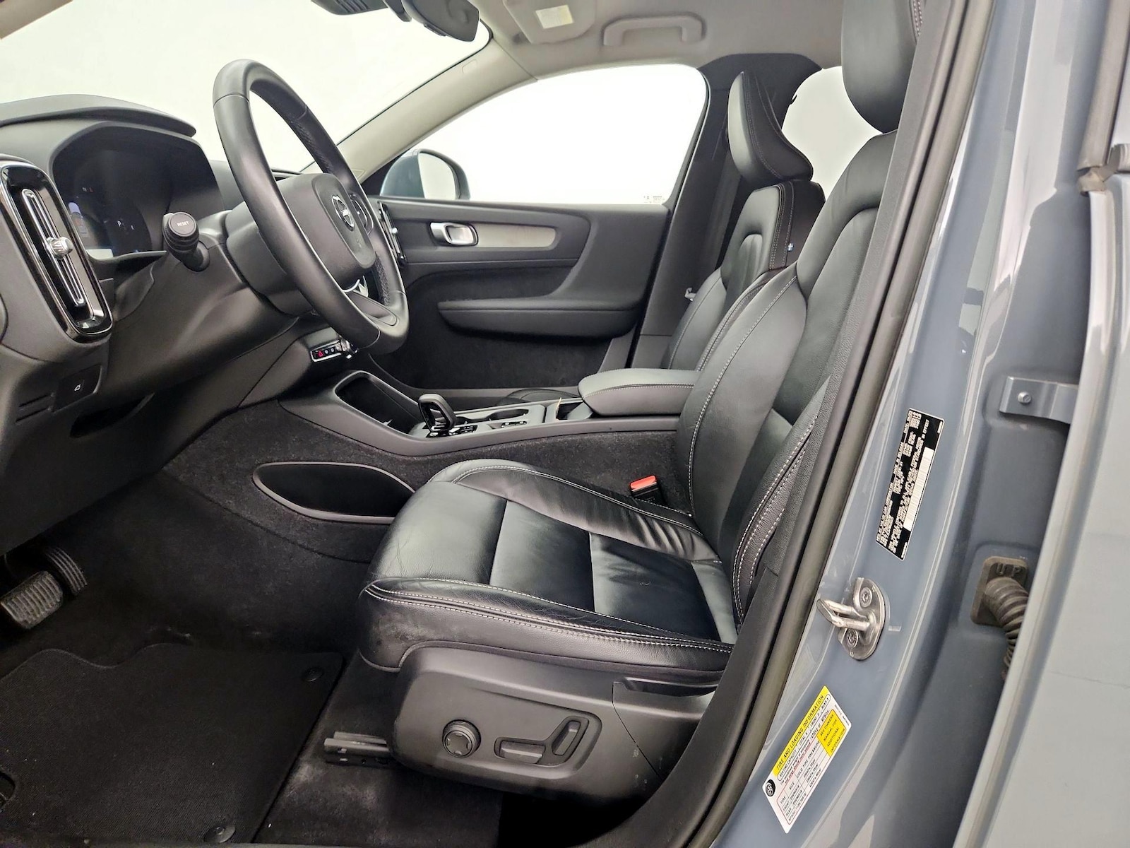 2023 Volvo XC40 Core - Photo 12