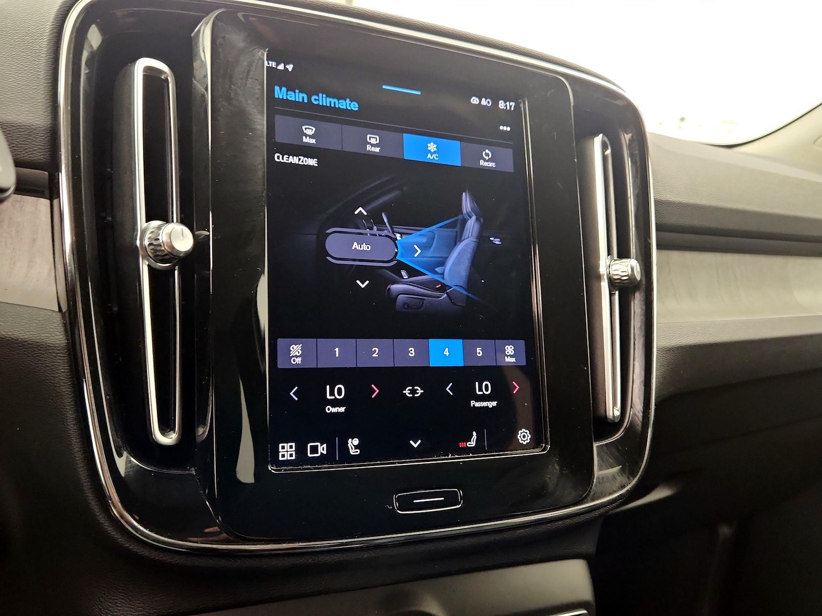 2023 Volvo XC40 Core - Photo 16