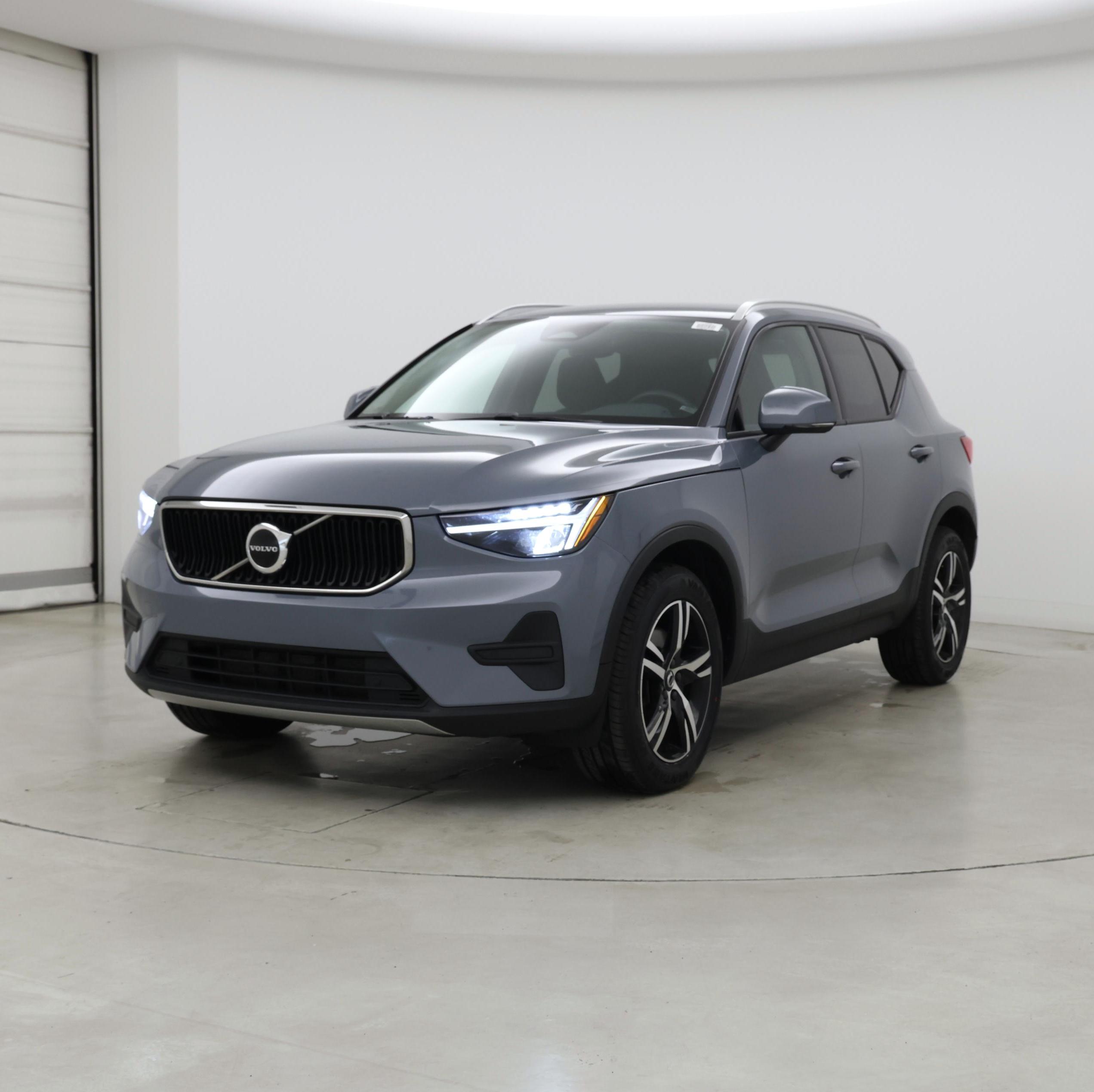 Thumbnail: 2023 Volvo XC40 - 4