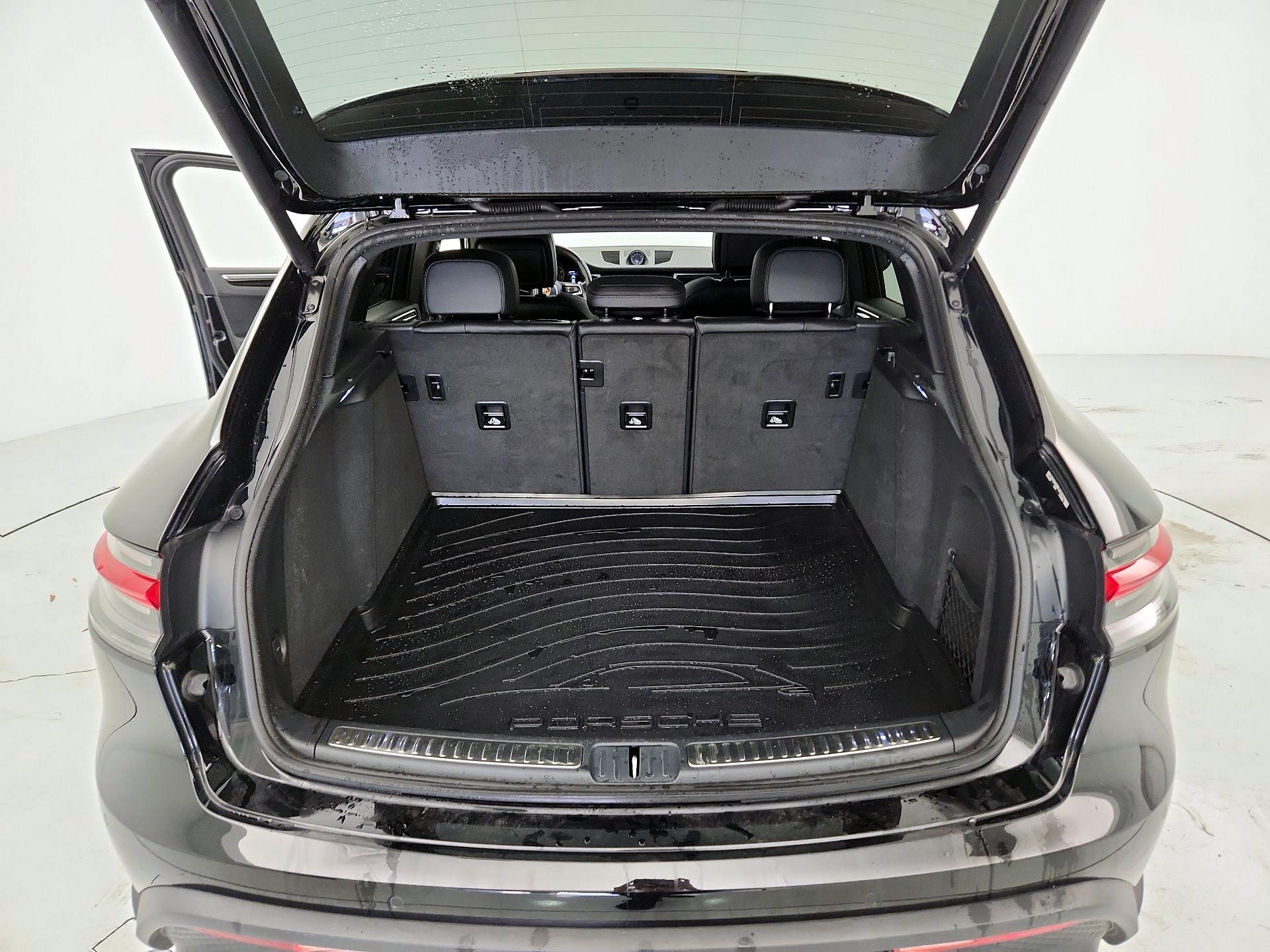 Thumbnail: 2023 Porsche Macan - 20