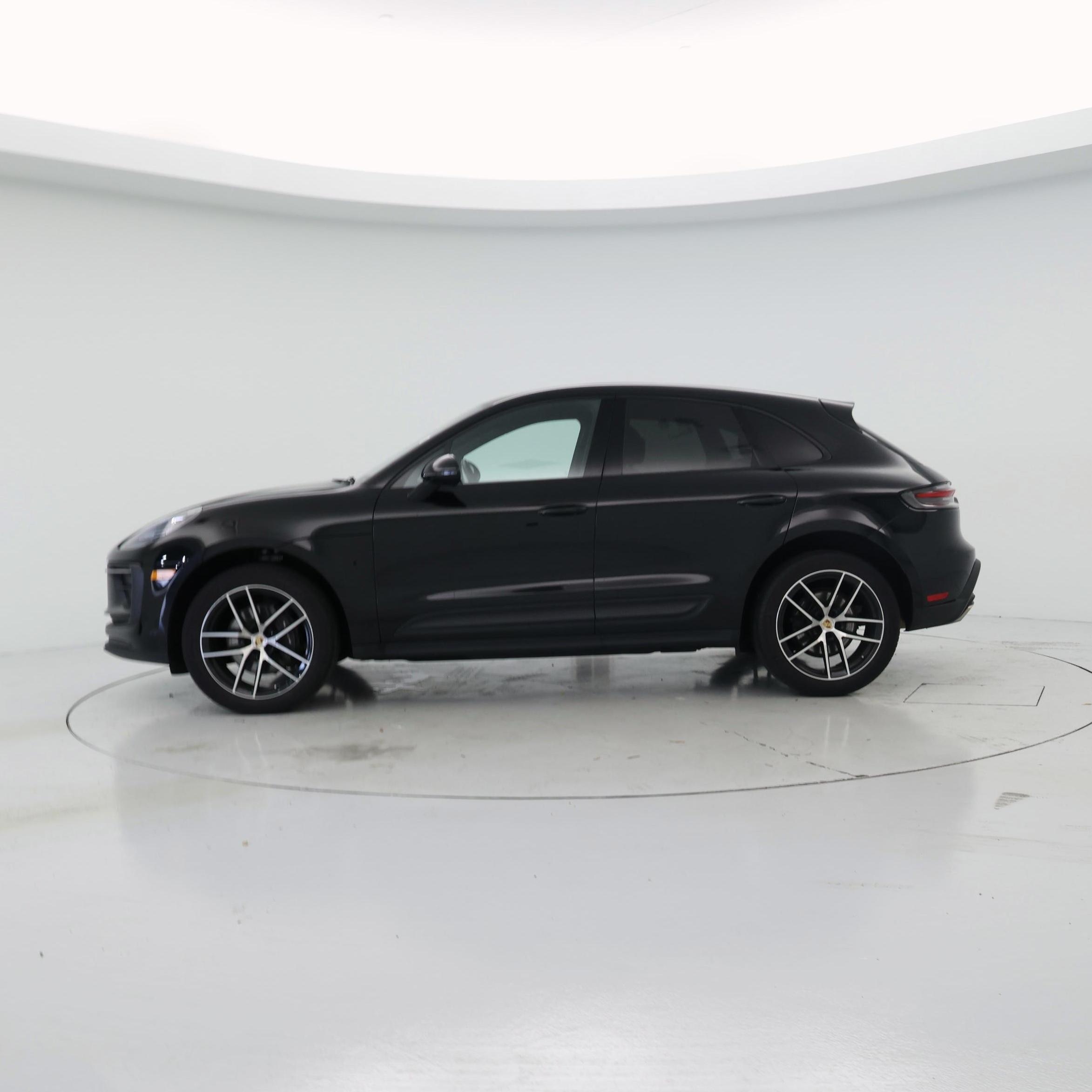 Thumbnail: 2023 Porsche Macan - 3