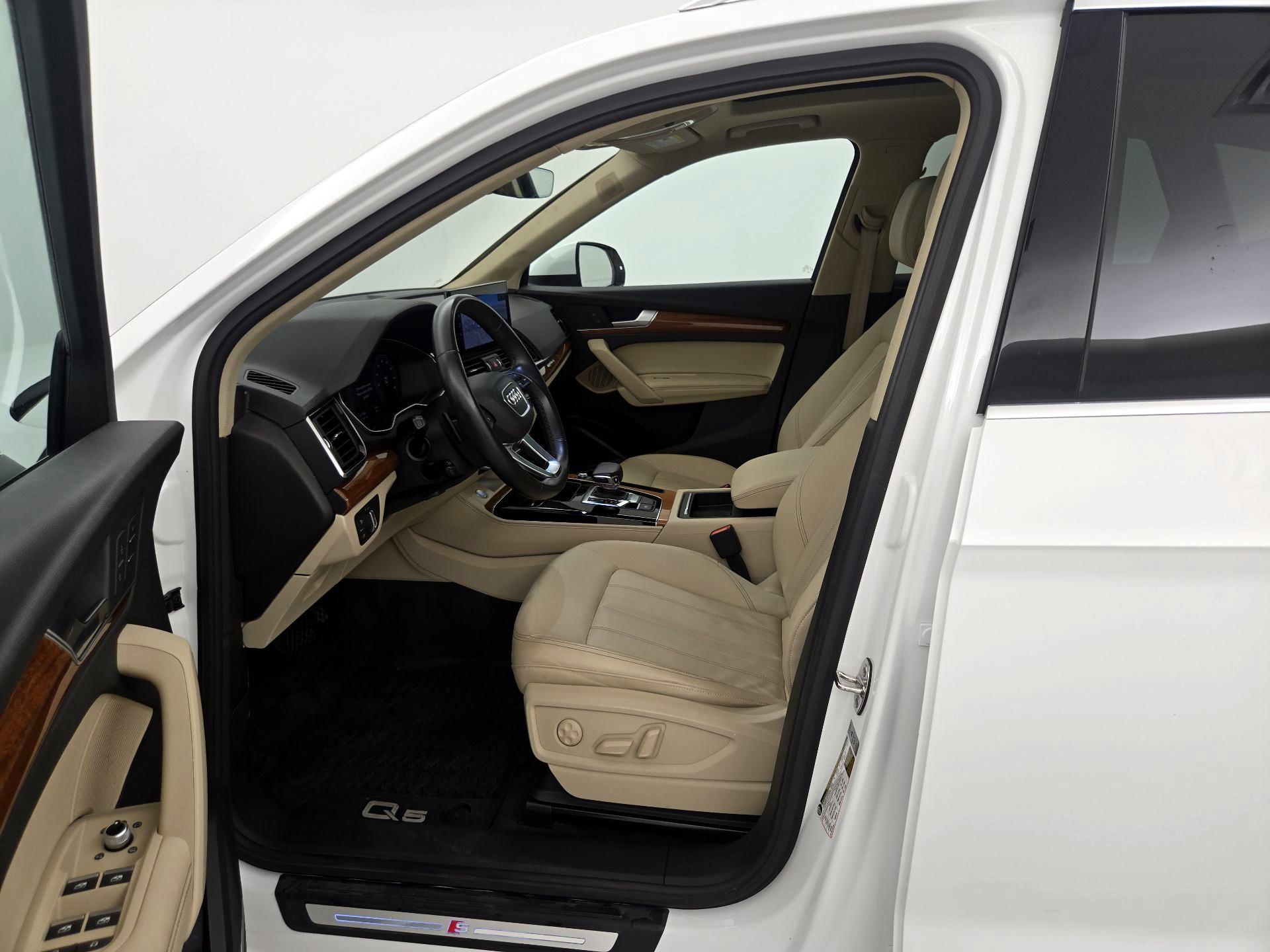 Thumbnail: 2022 Audi Q5 - 11