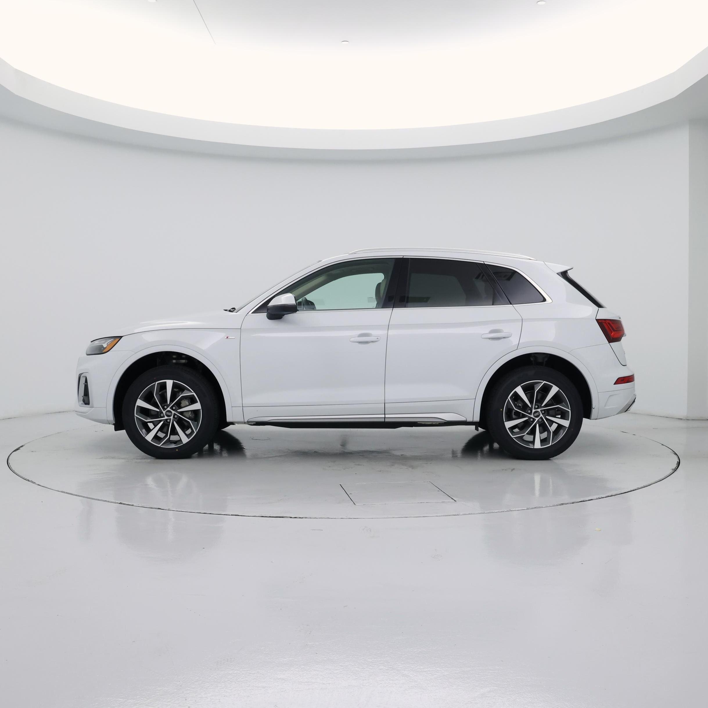 Thumbnail: 2023 Audi Q5 - 3