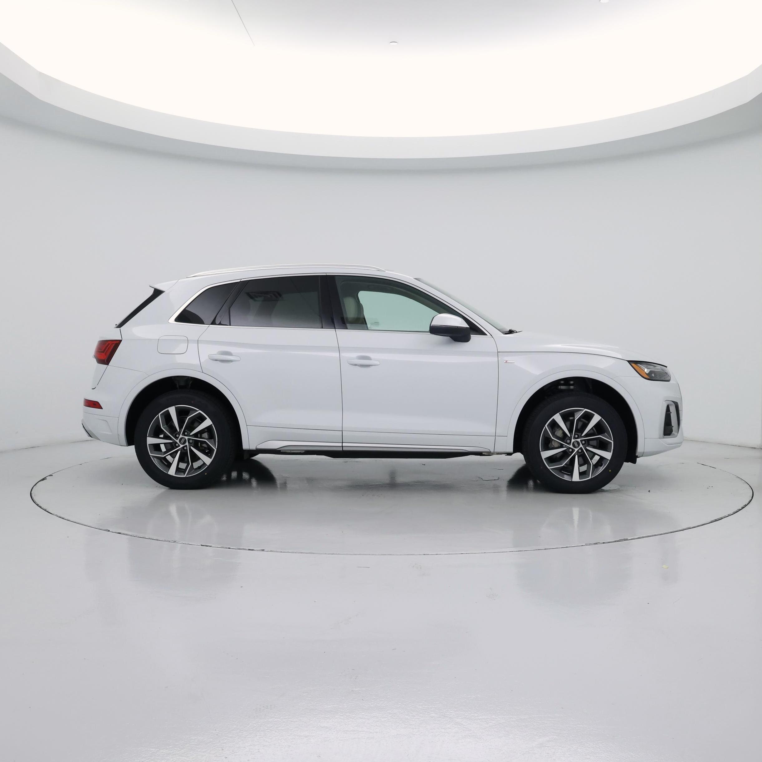 Thumbnail: 2023 Audi Q5 - 7