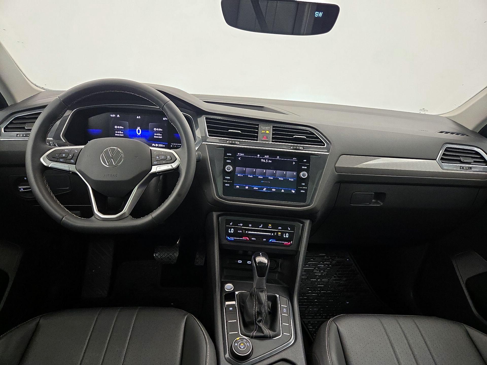 Thumbnail: 2023 Volkswagen Tiguan - 9