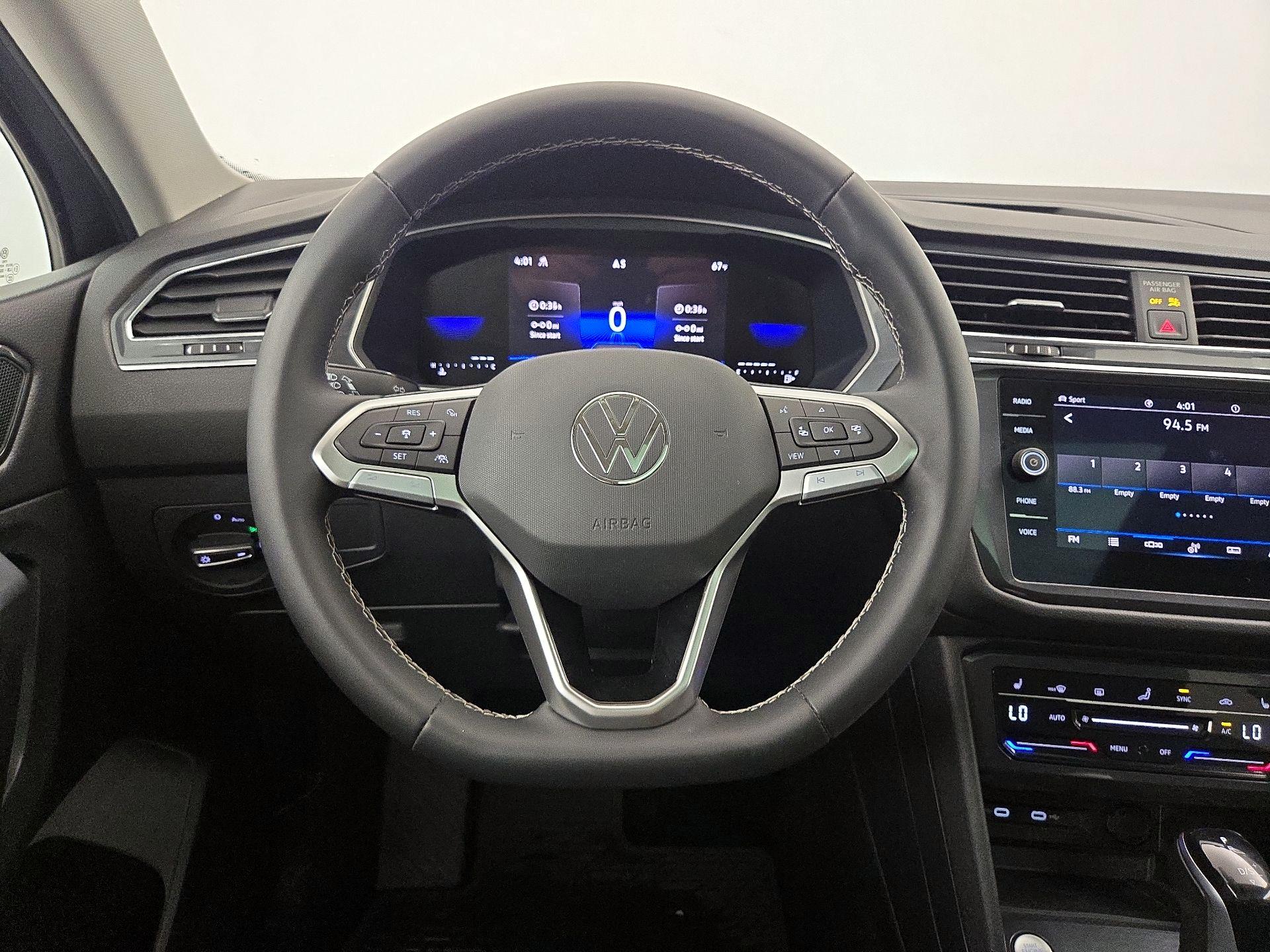 Thumbnail: 2023 Volkswagen Tiguan - 10