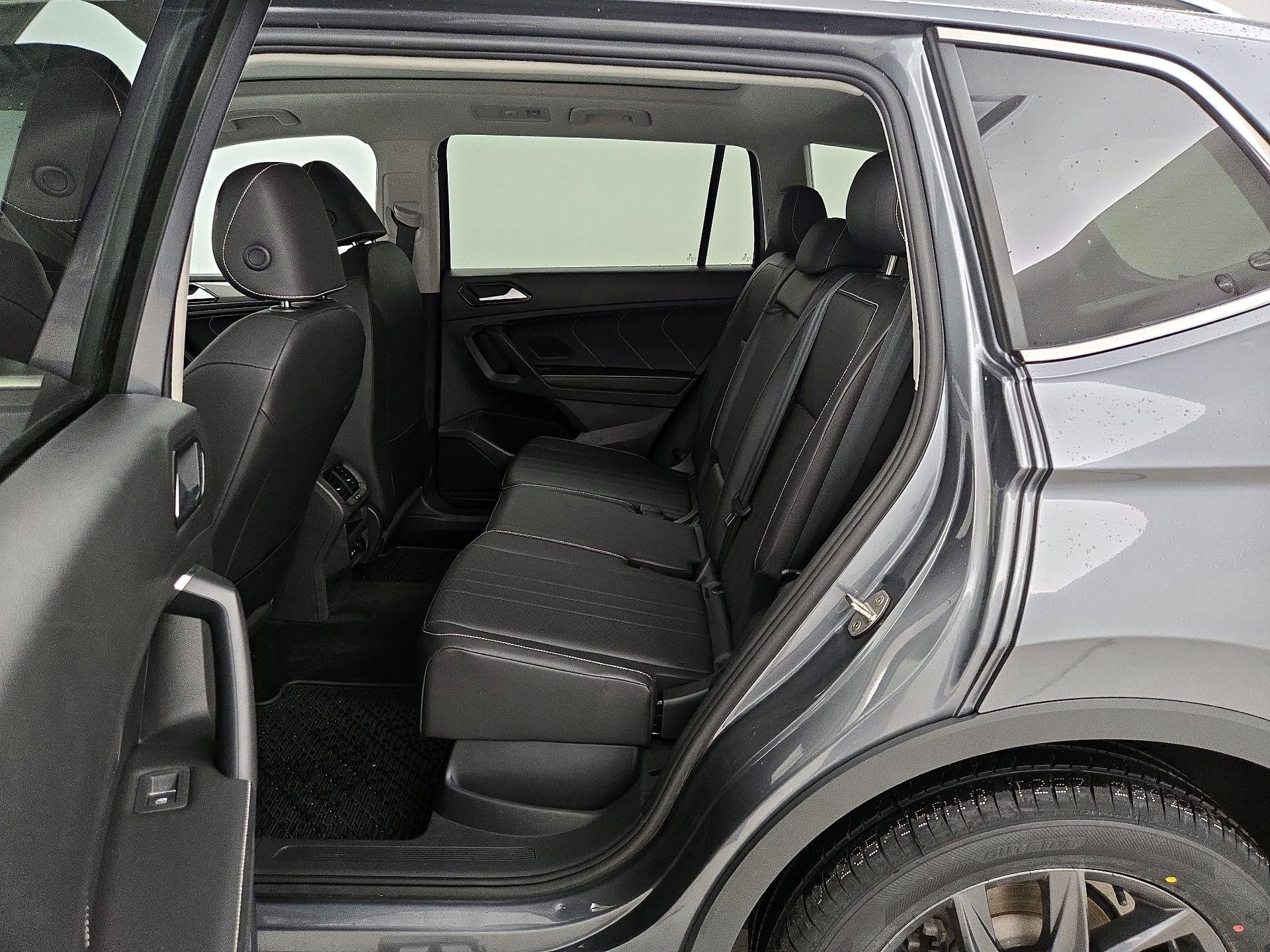 Thumbnail: 2023 Volkswagen Tiguan - 20