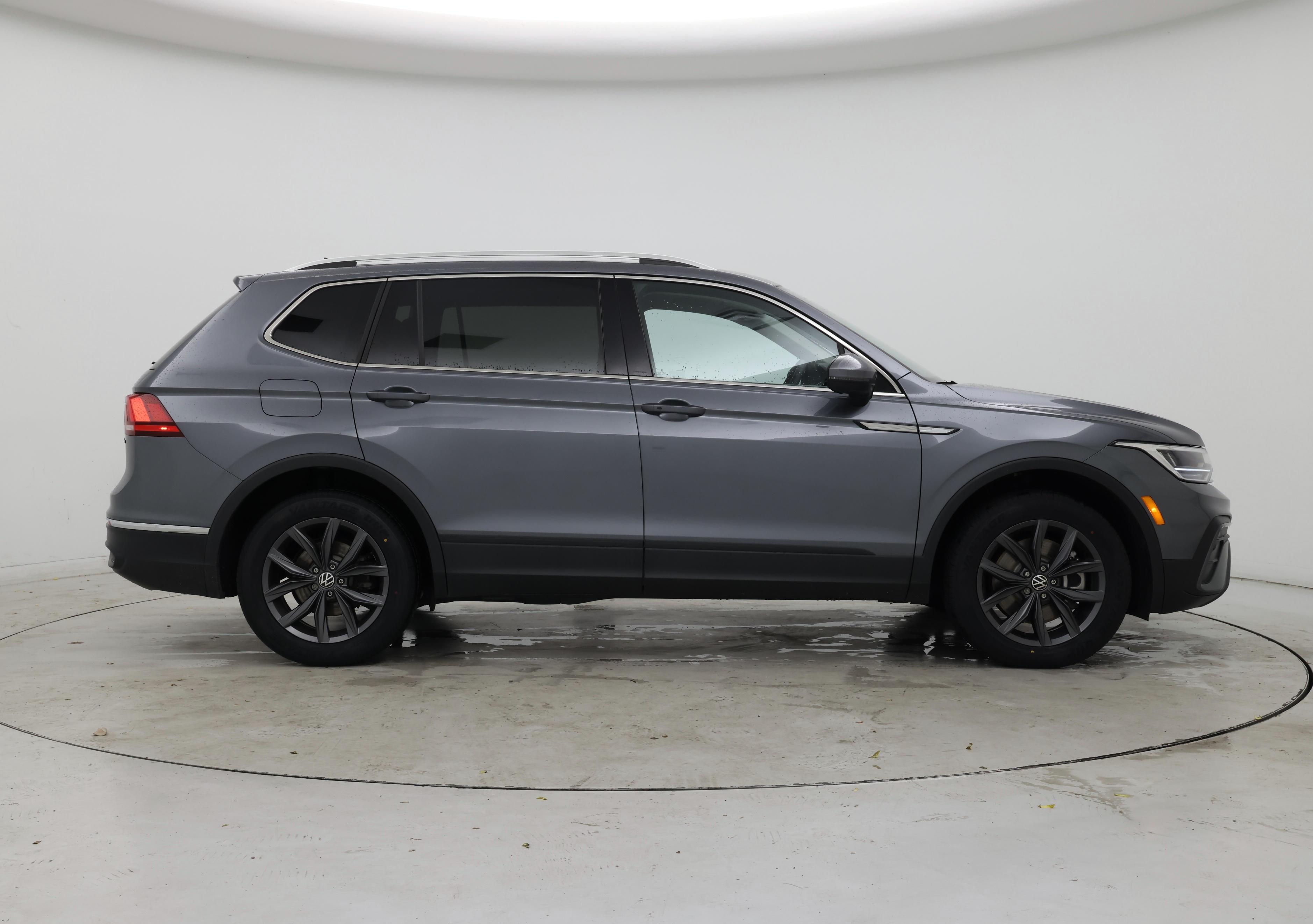 Thumbnail: 2023 Volkswagen Tiguan - 7