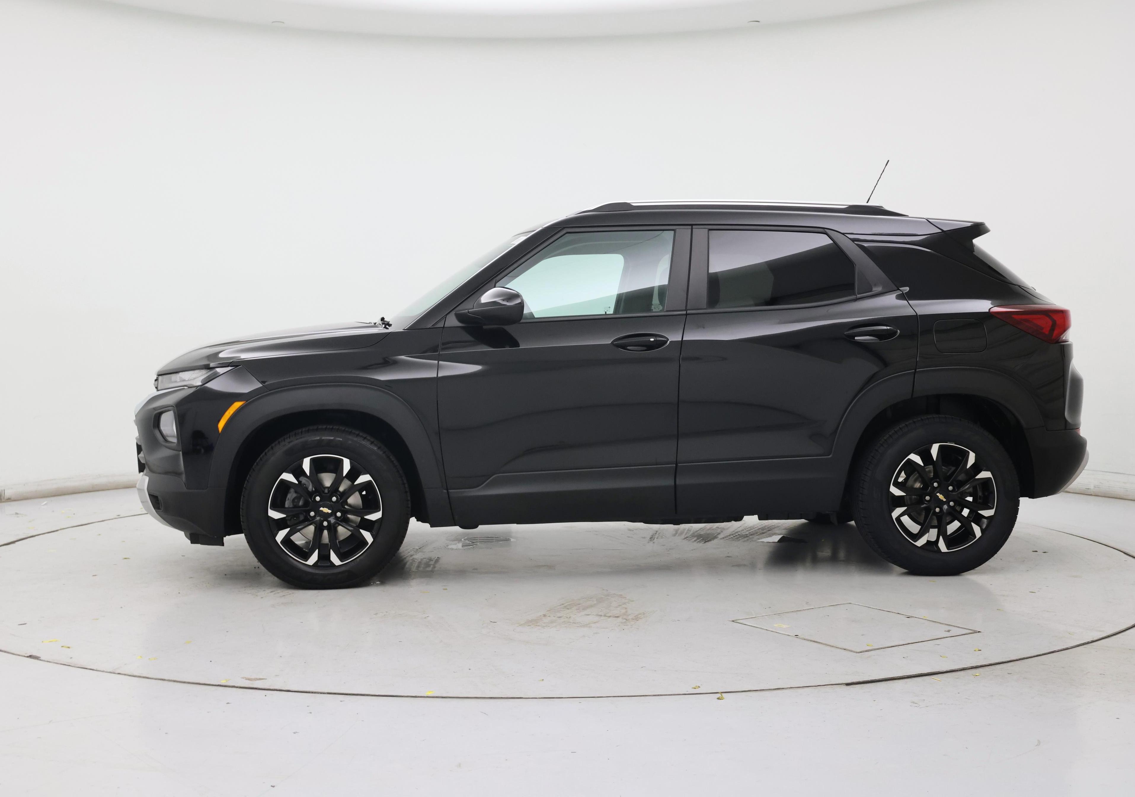 Thumbnail: 2023 Chevrolet TrailBlazer - 3