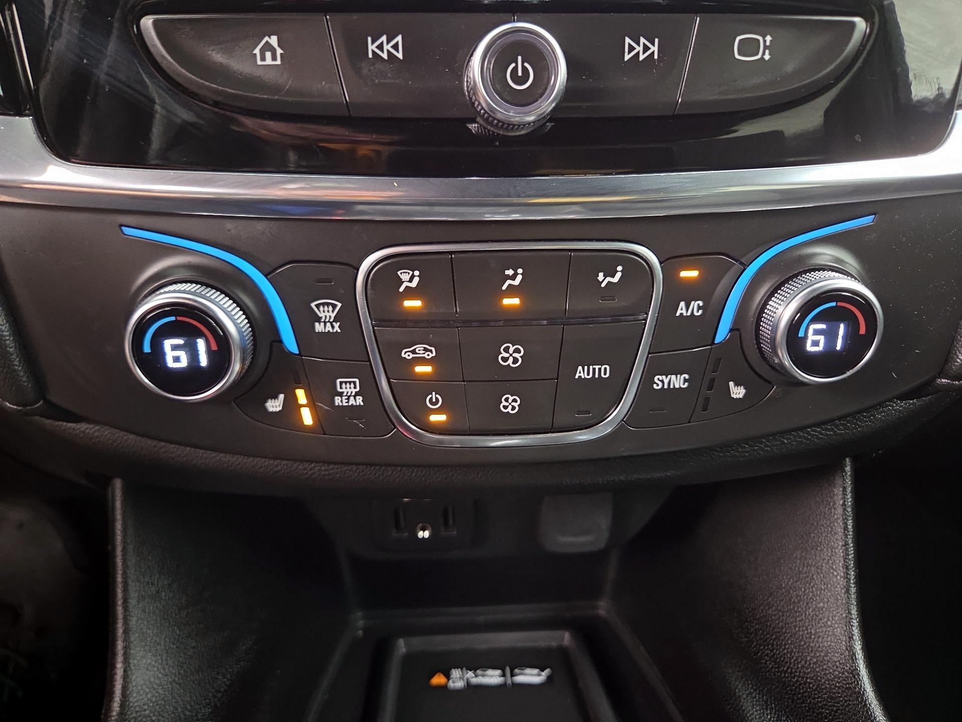 Thumbnail: 2023 Chevrolet Traverse - 17