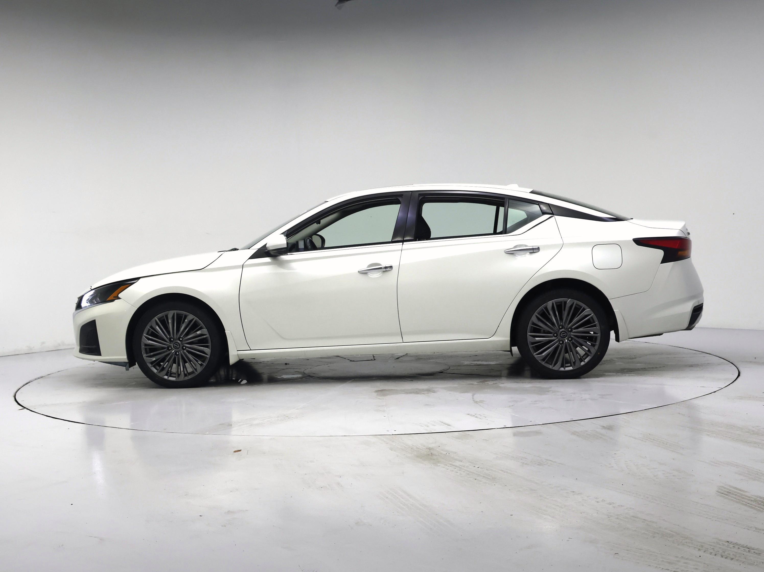 Thumbnail: 2023 Nissan Altima - 3