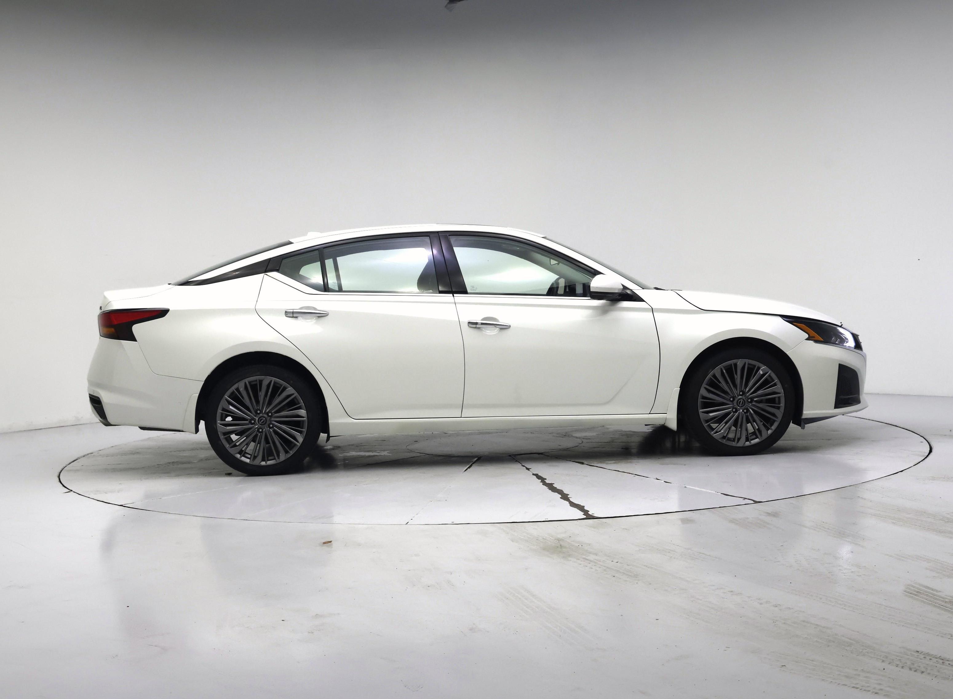 Thumbnail: 2023 Nissan Altima - 7