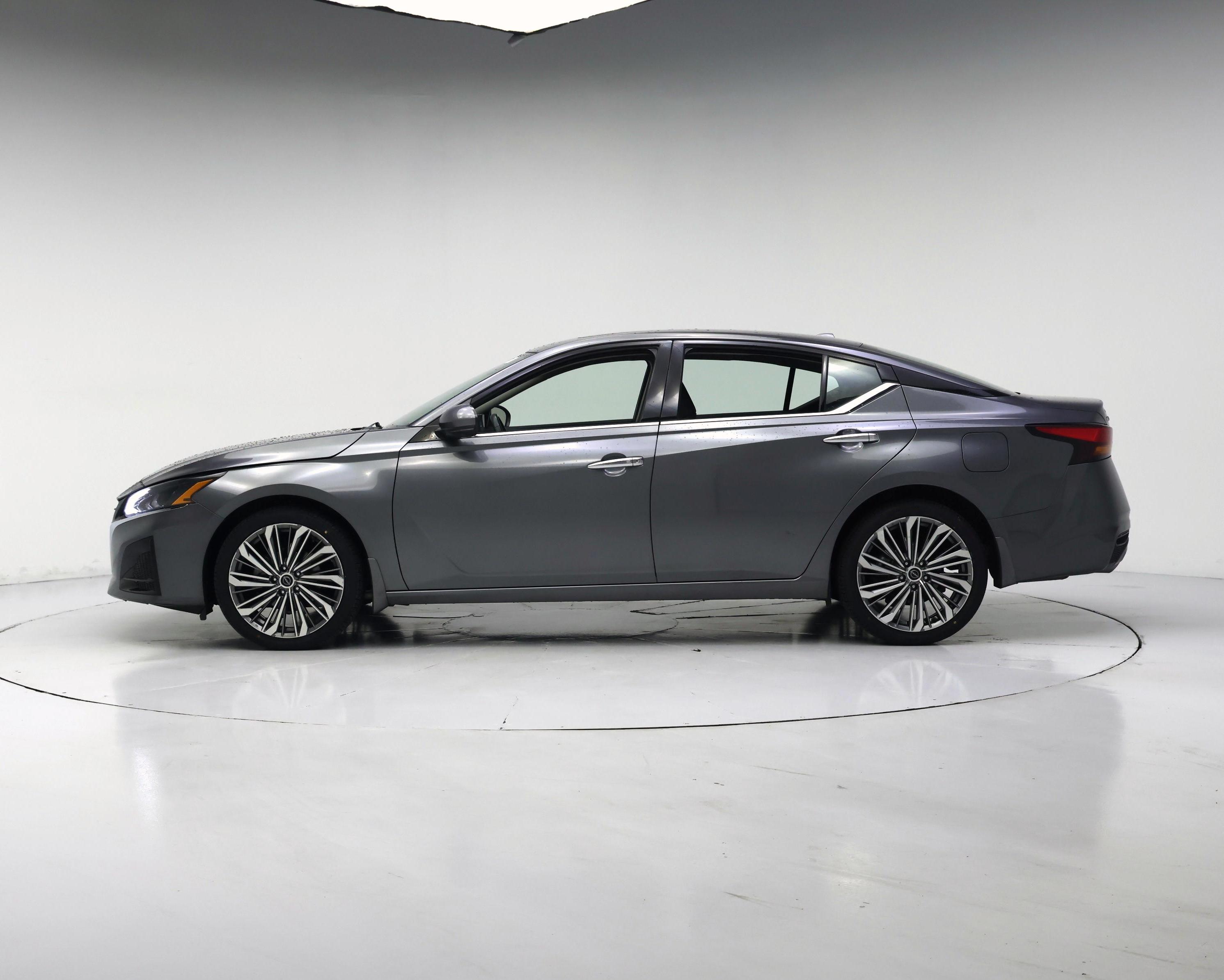 Thumbnail: 2023 Nissan Altima - 3