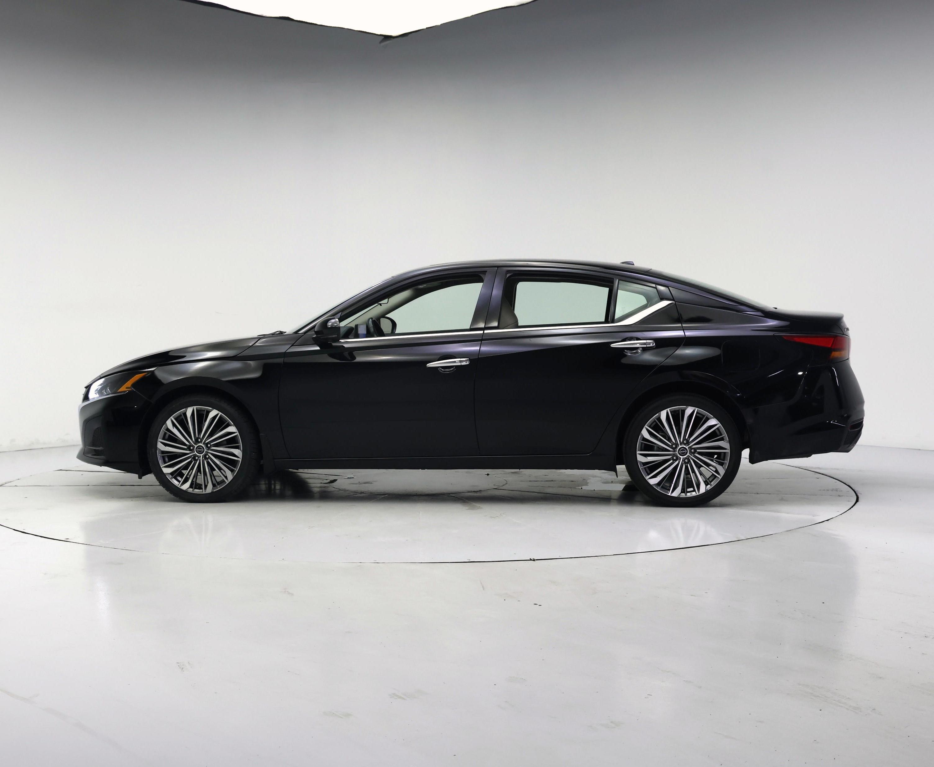 Thumbnail: 2023 Nissan Altima - 3