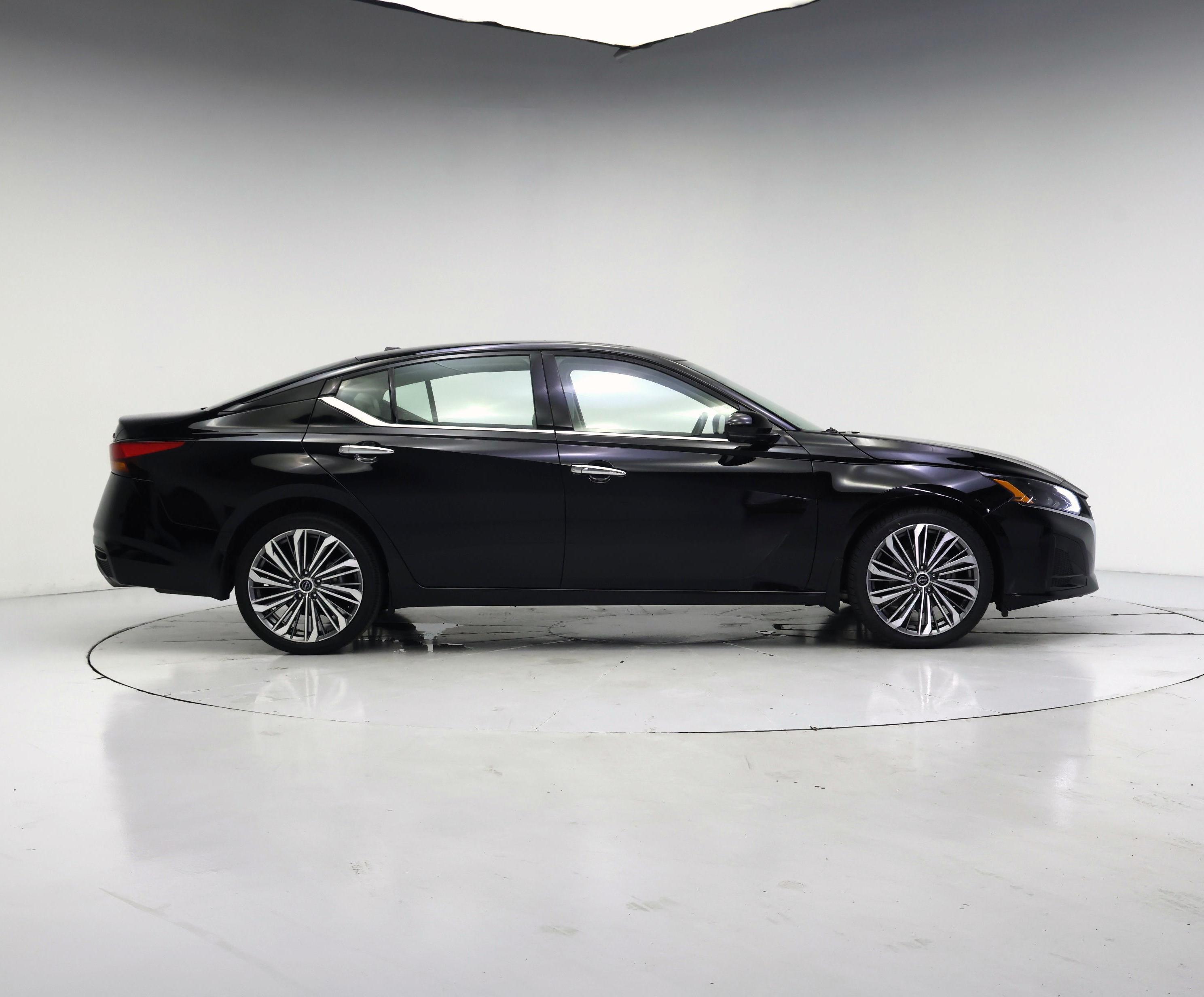 Thumbnail: 2023 Nissan Altima - 7