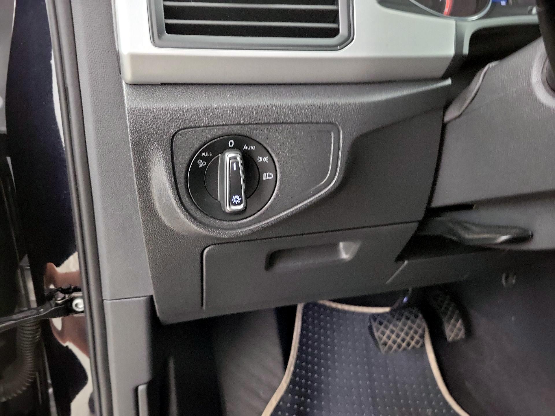Thumbnail: 2021 Volkswagen Atlas - 13