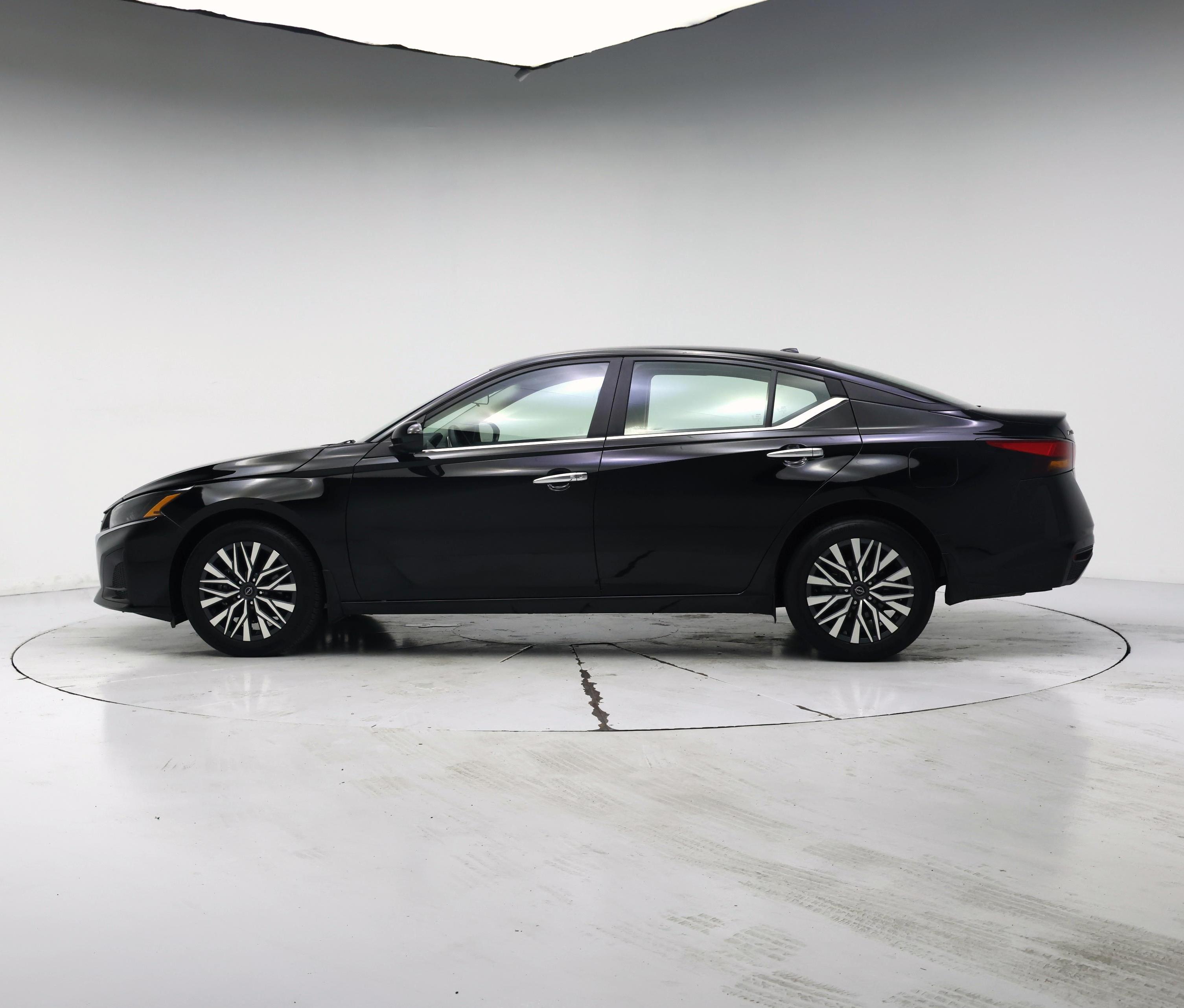 Thumbnail: 2023 Nissan Altima - 3