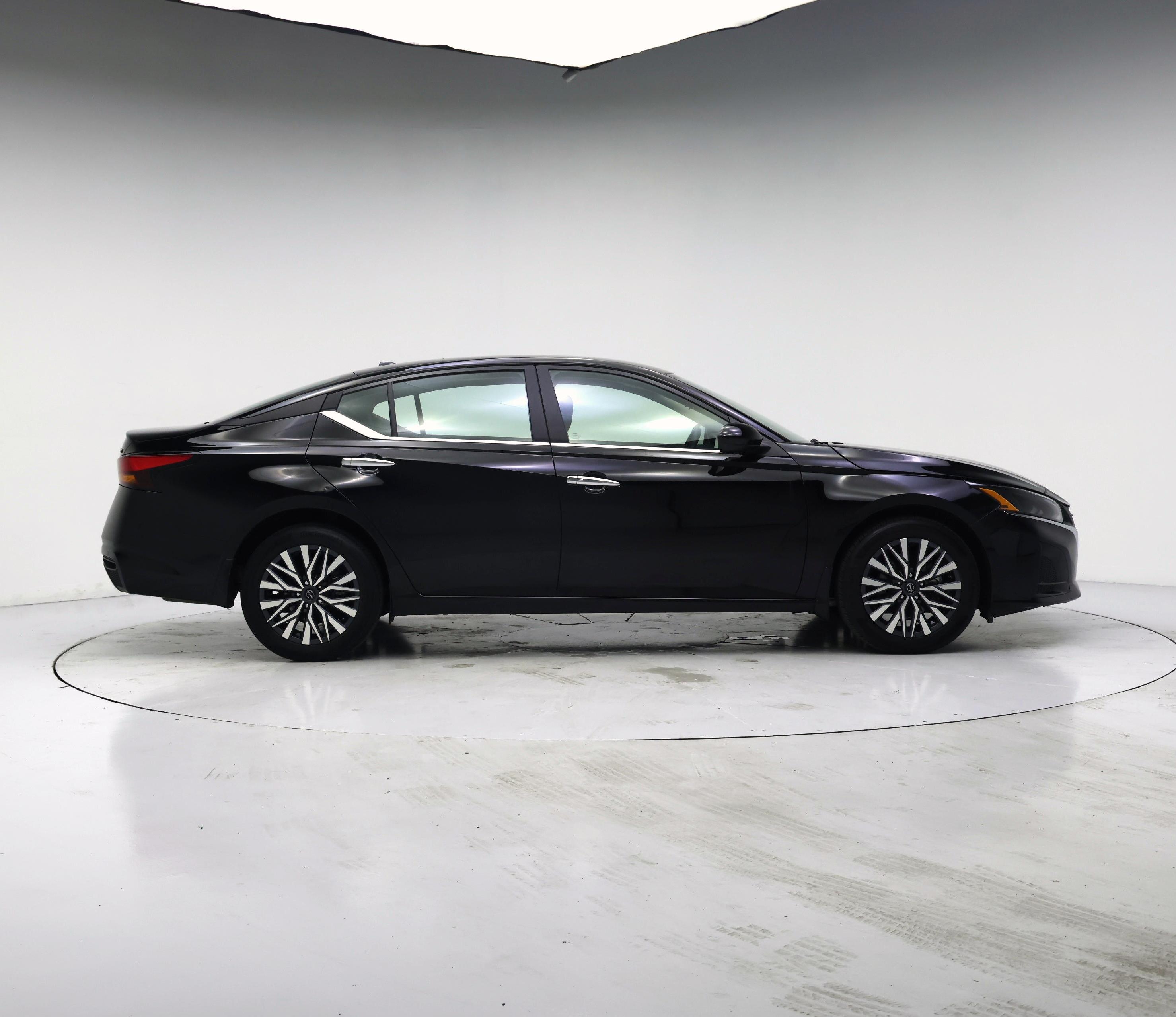Thumbnail: 2023 Nissan Altima - 7