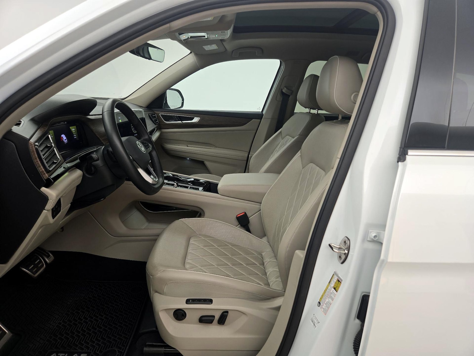 2024 Volkswagen Atlas SEL Premium R-Line - Photo 12
