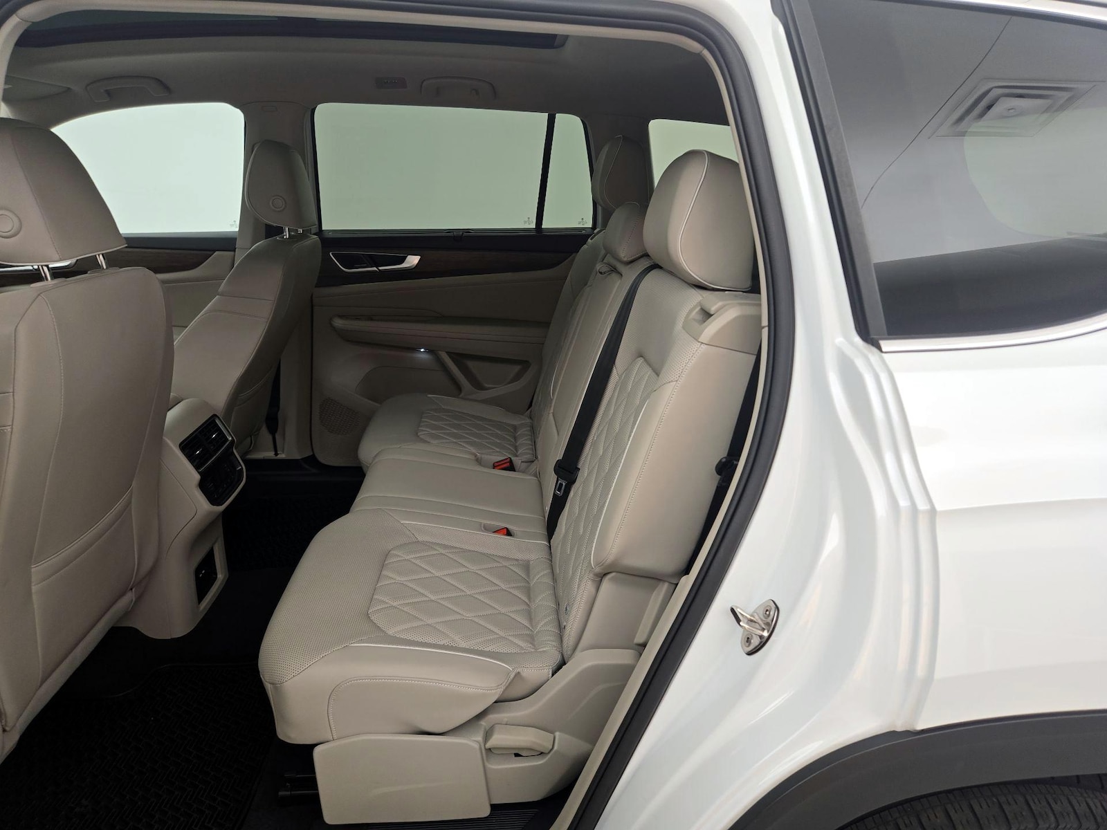 2024 Volkswagen Atlas SEL Premium R-Line - Photo 22