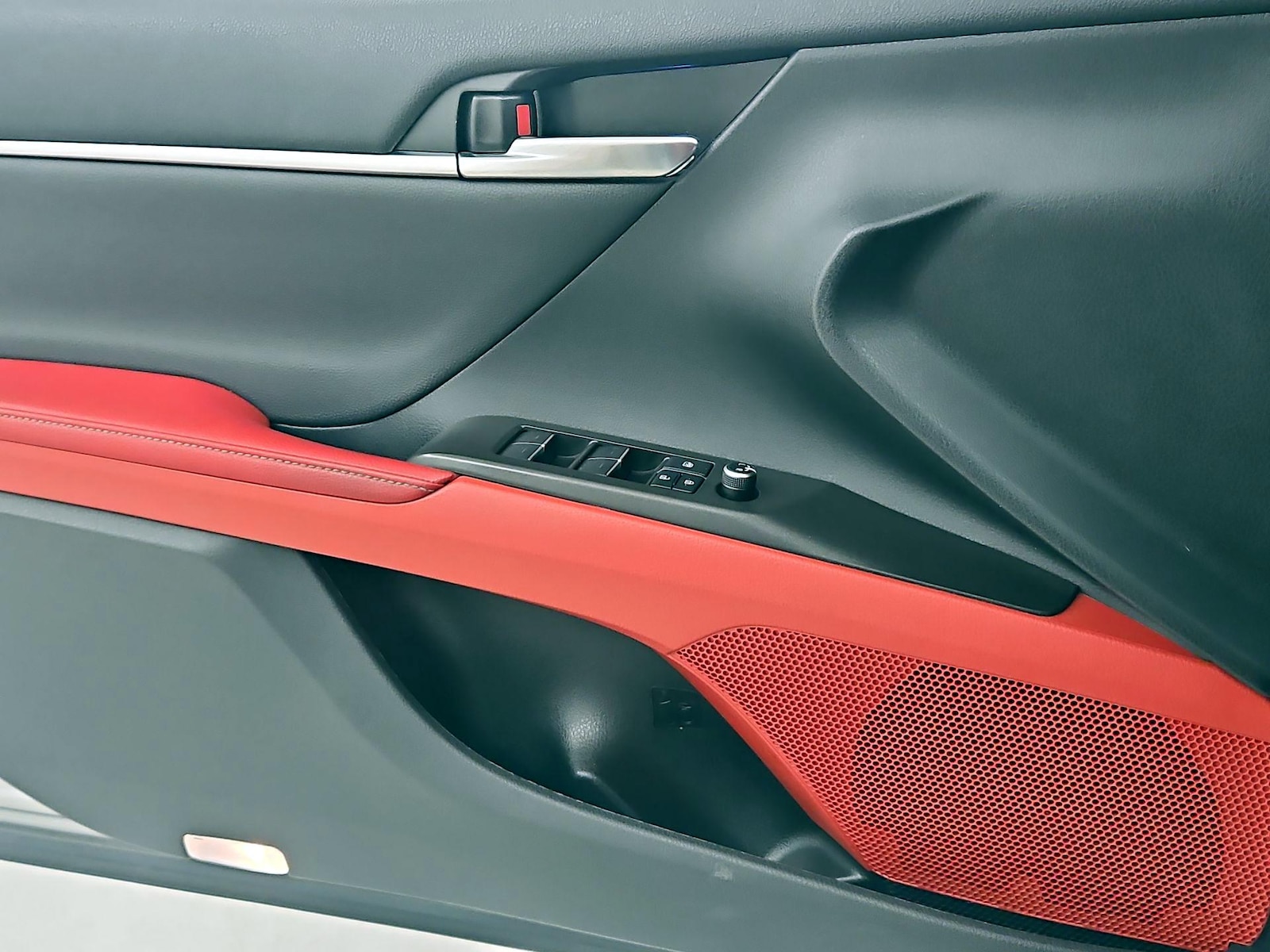 2021 Toyota Camry XSE - Photo 13