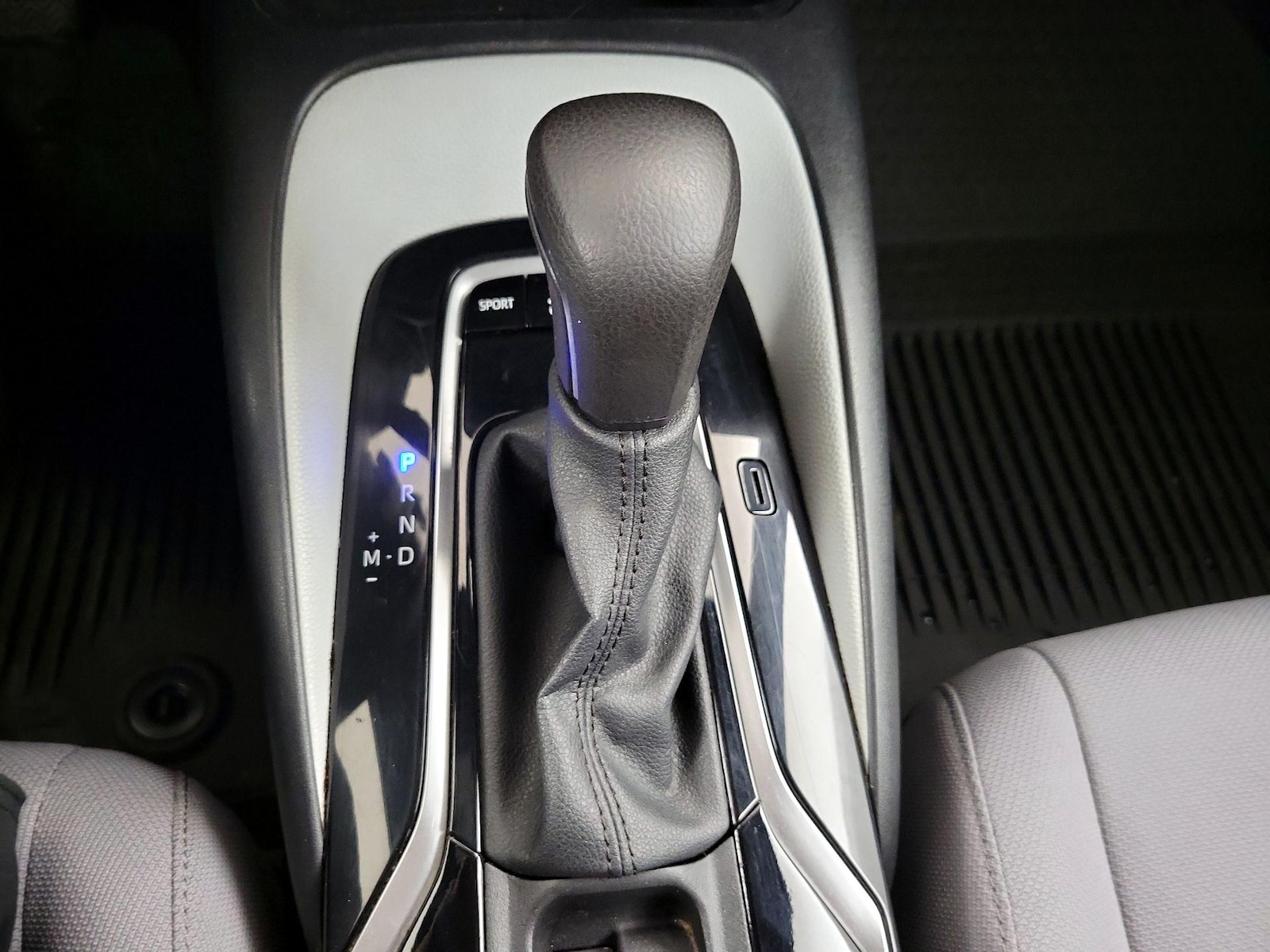 2021 Toyota Corolla SE - Photo 18