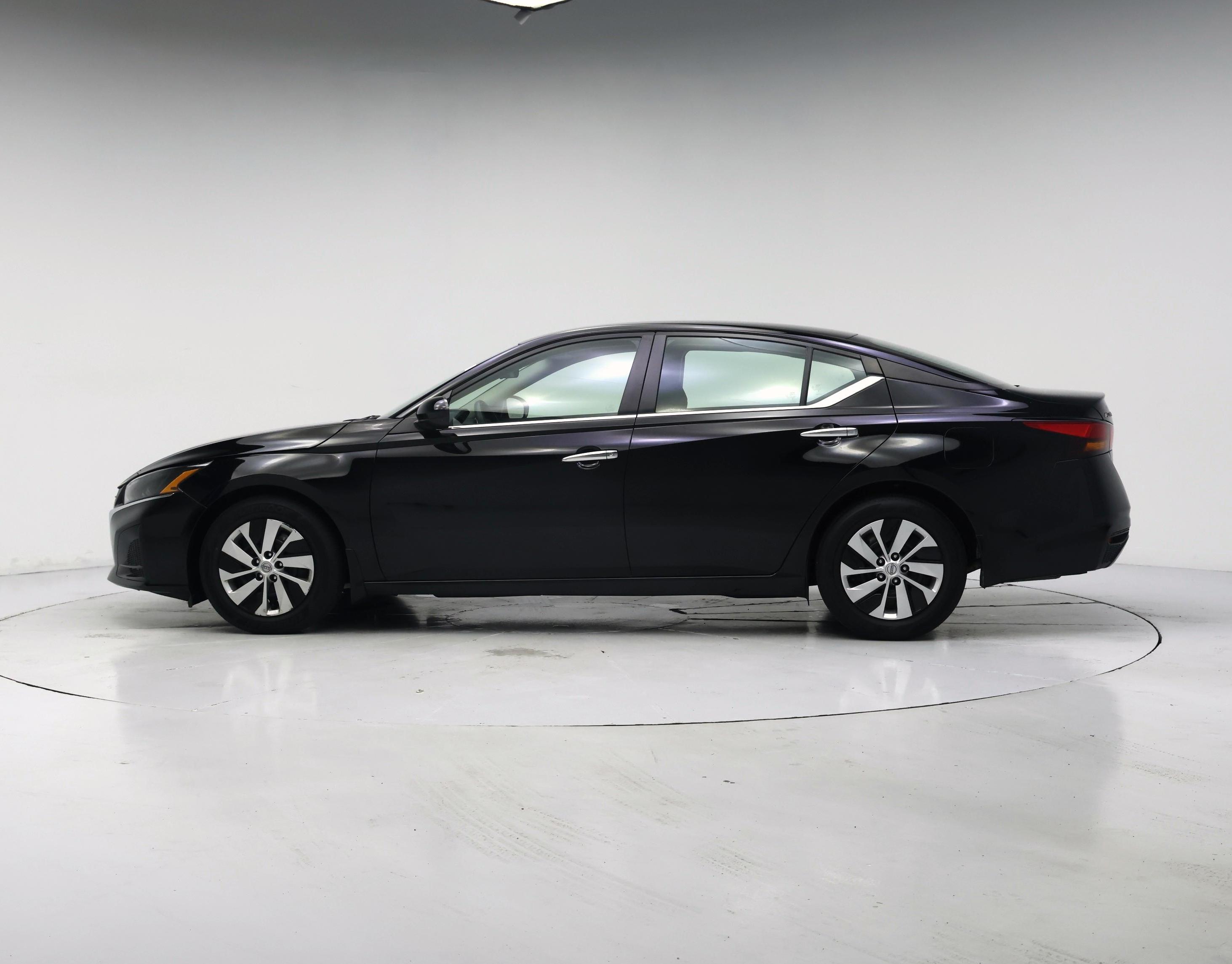 Thumbnail: 2023 Nissan Altima - 3