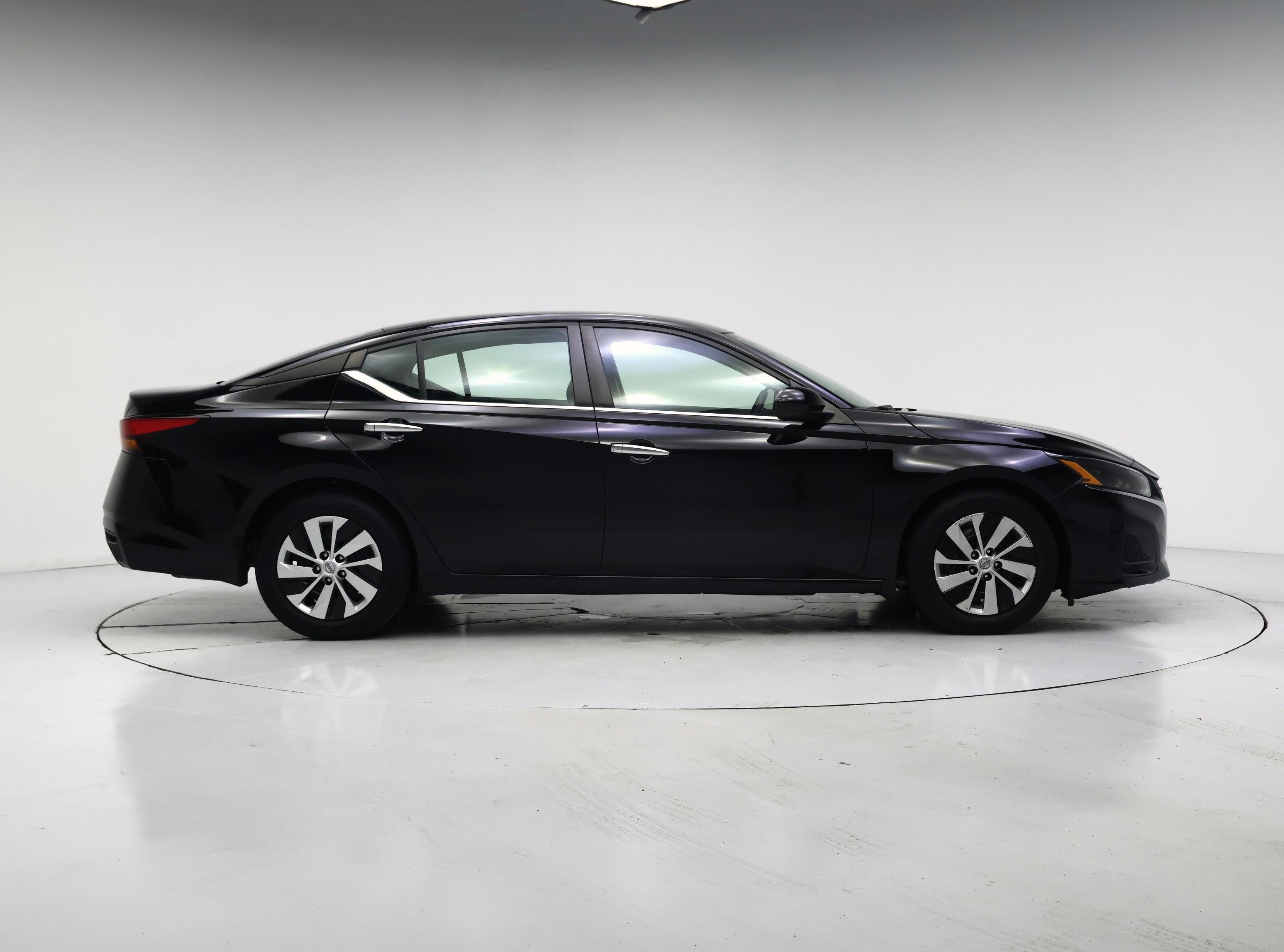 Thumbnail: 2023 Nissan Altima - 7