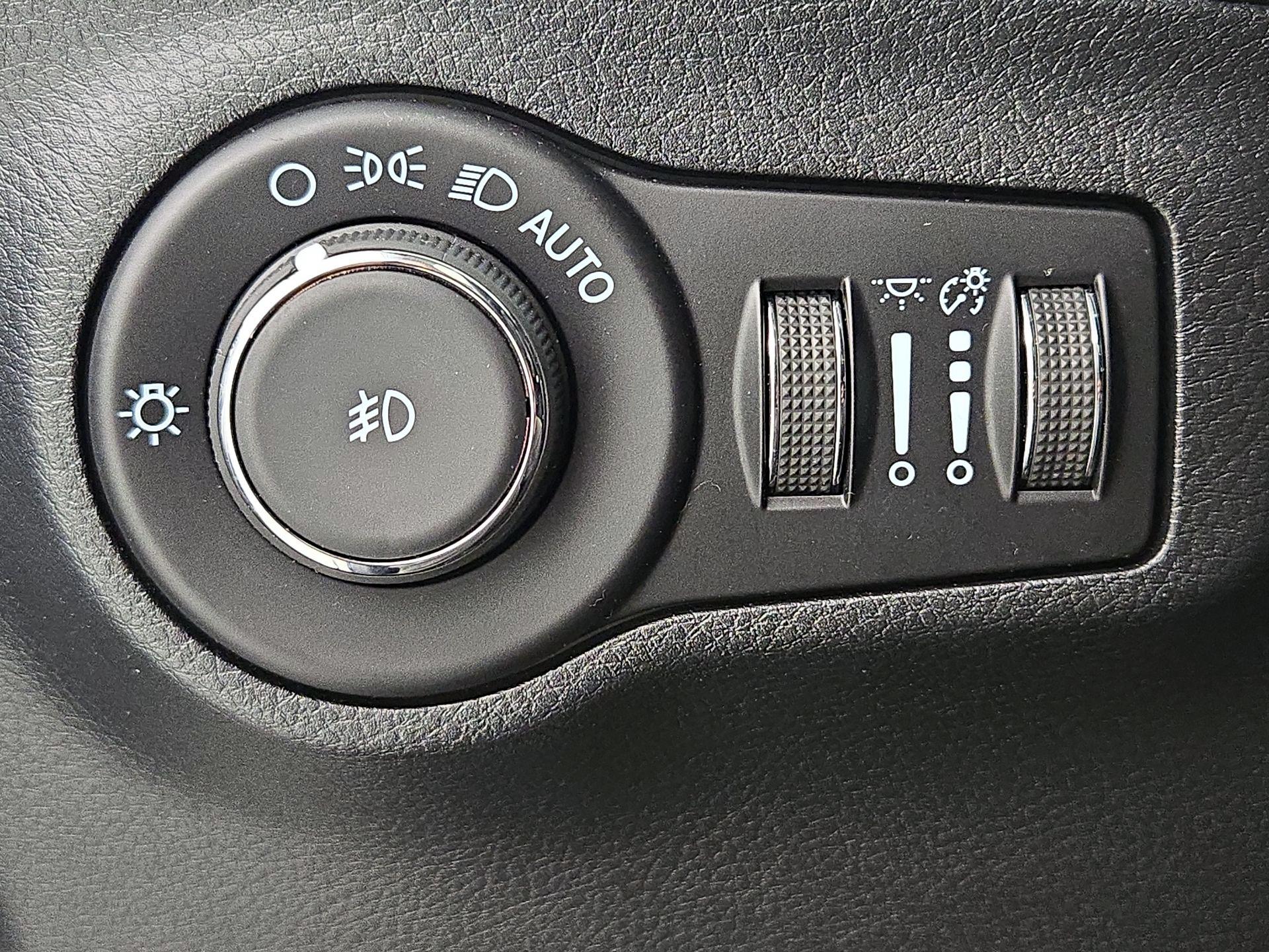Thumbnail: 2021 Jeep Compass - 13