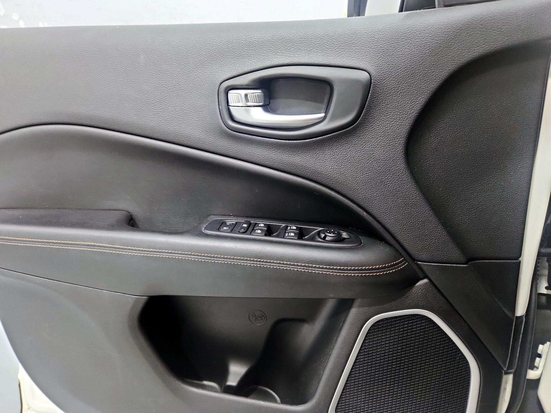 Thumbnail: 2020 Jeep Compass - 12